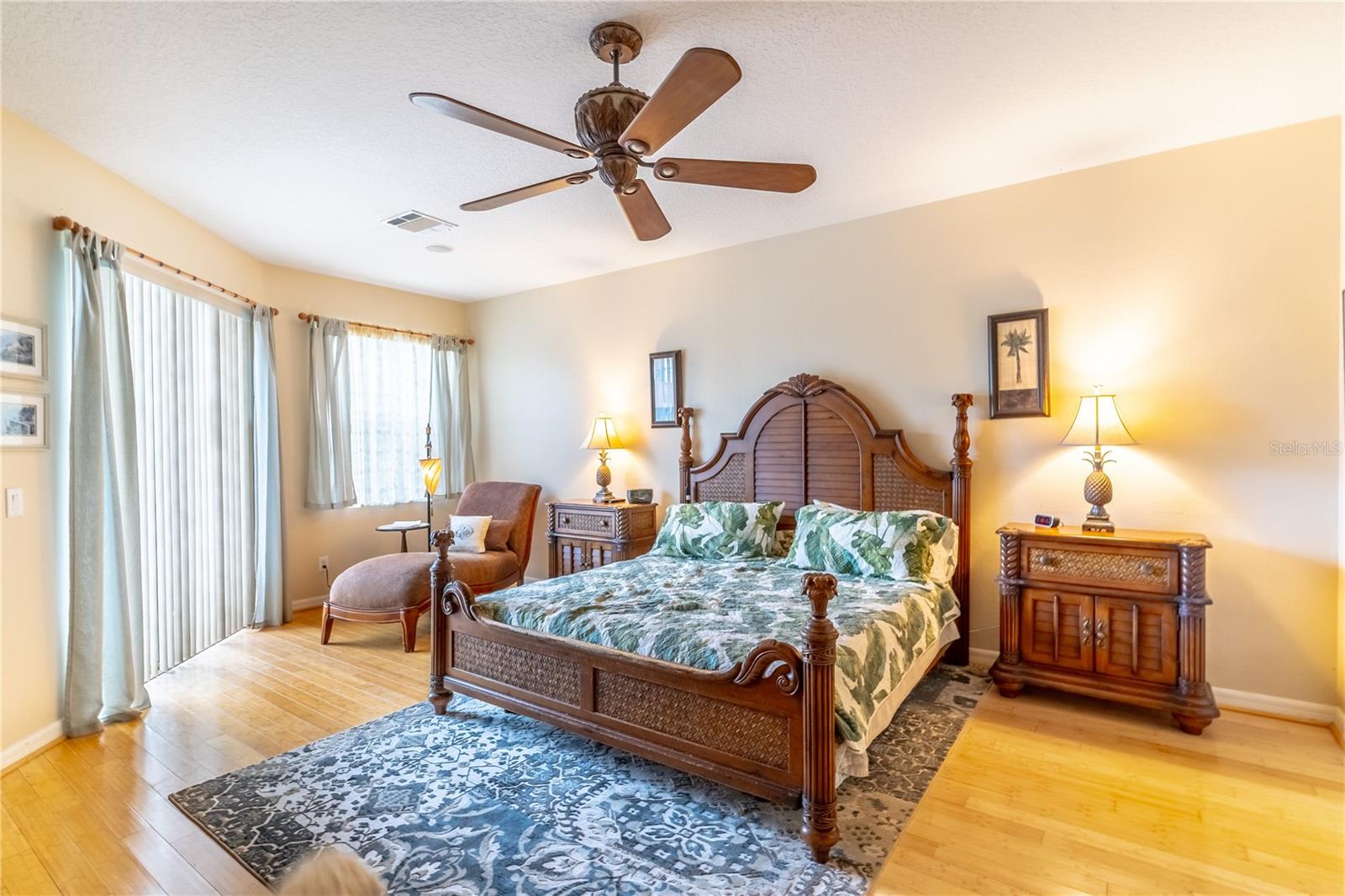 2098 CASCADES COVE DR