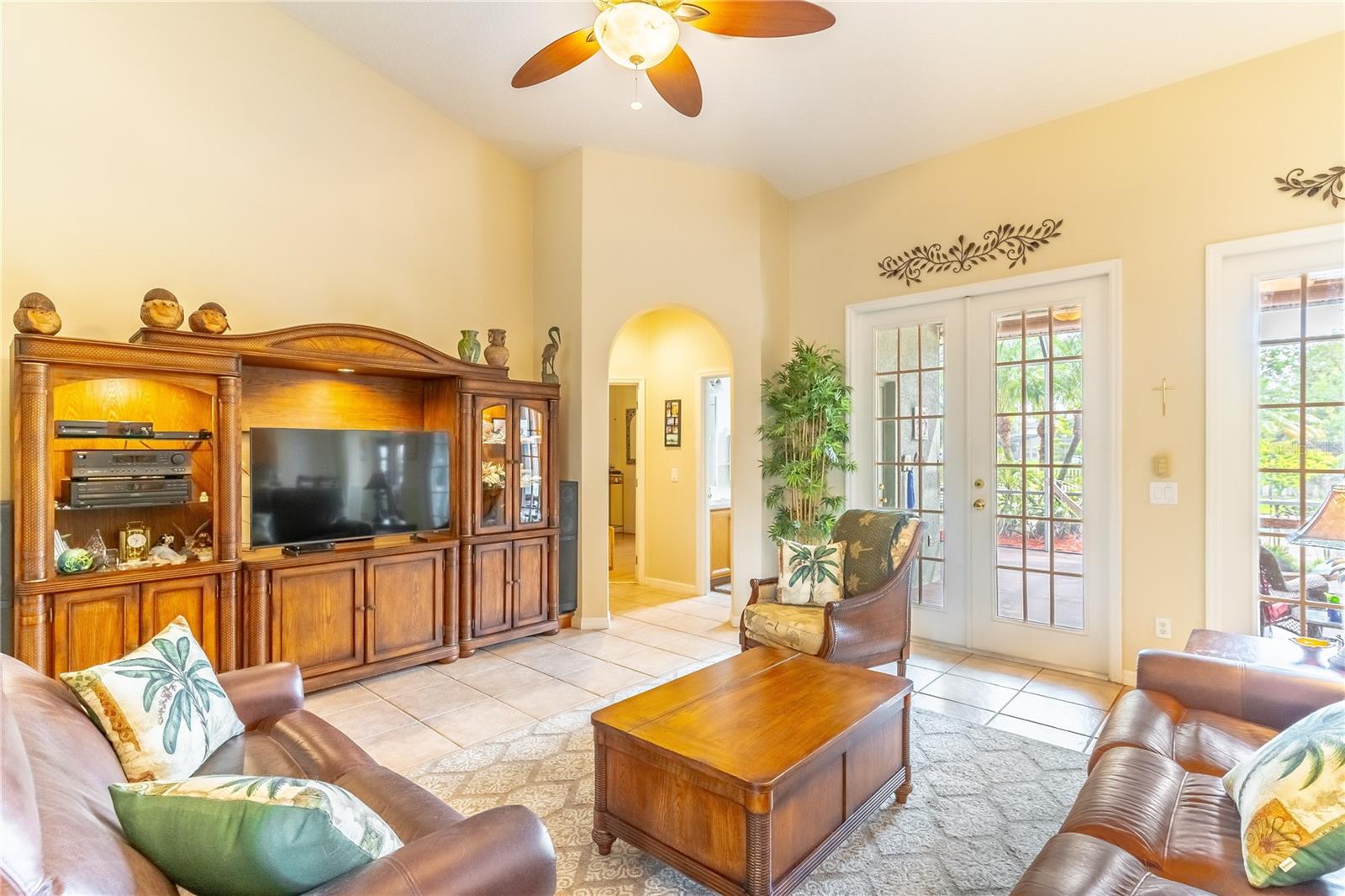 2098 CASCADES COVE DR