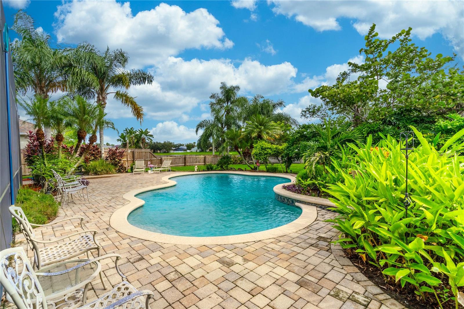 2098 CASCADES COVE DR