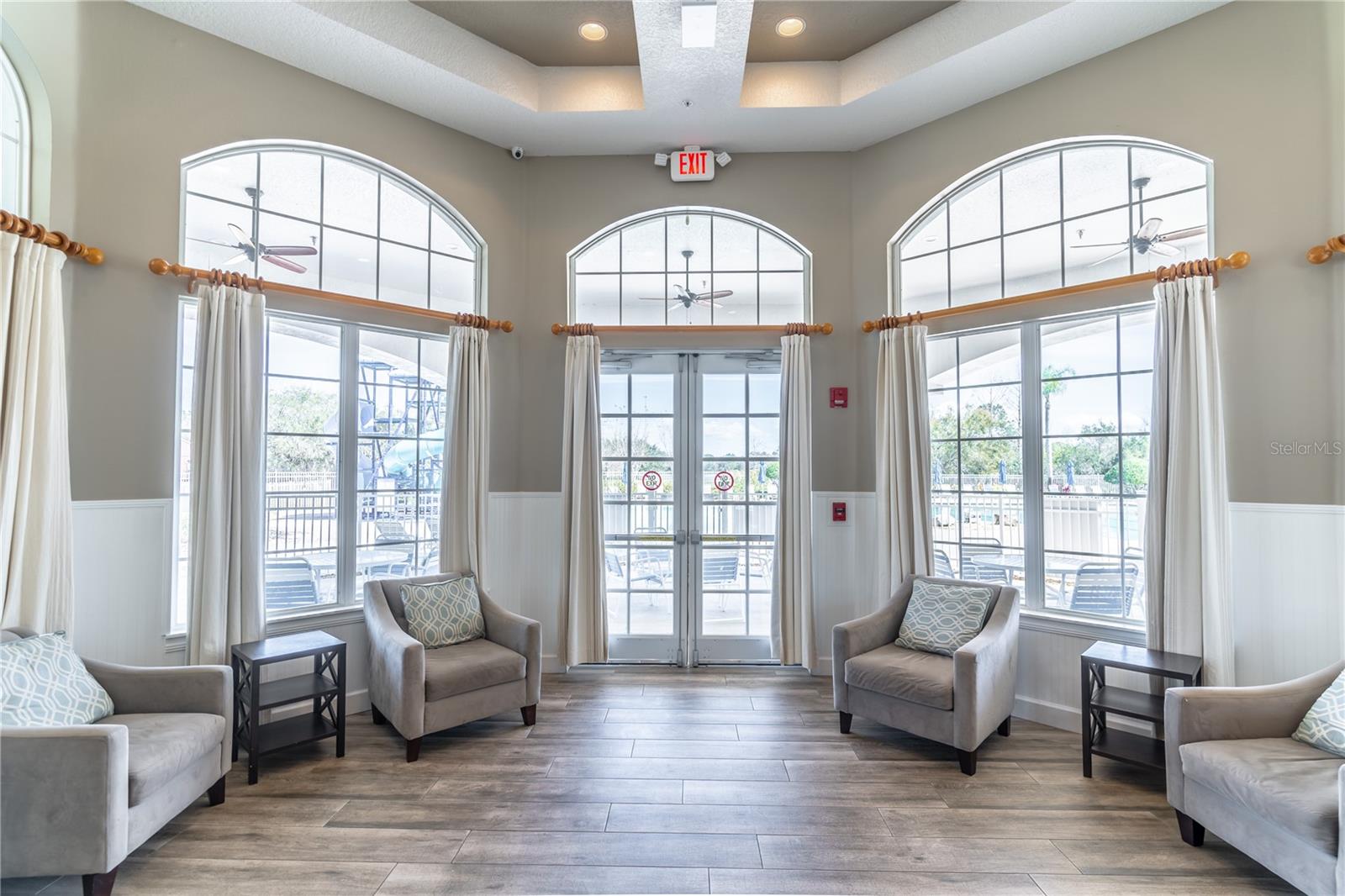 2098 CASCADES COVE DR