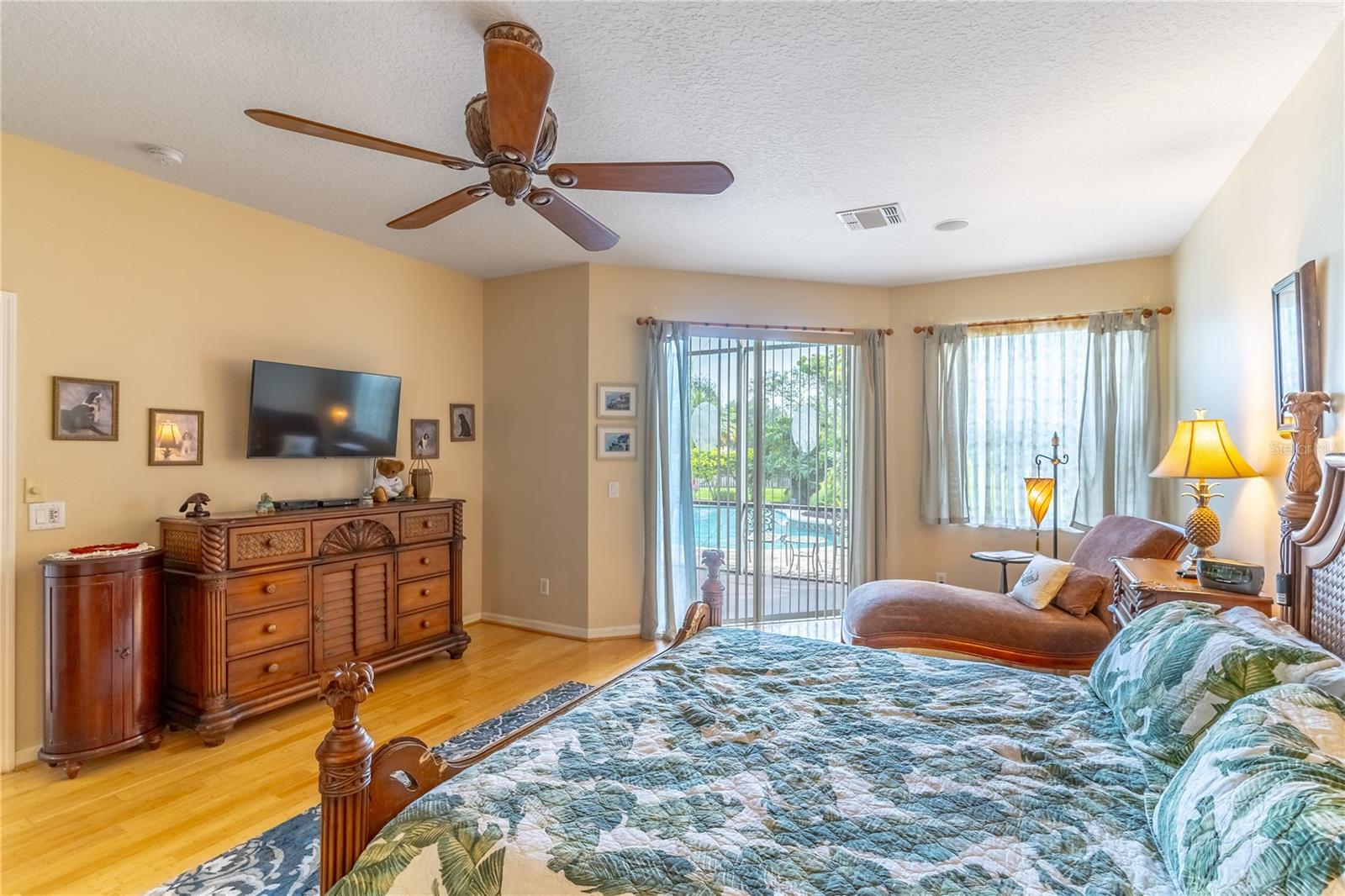 2098 CASCADES COVE DR