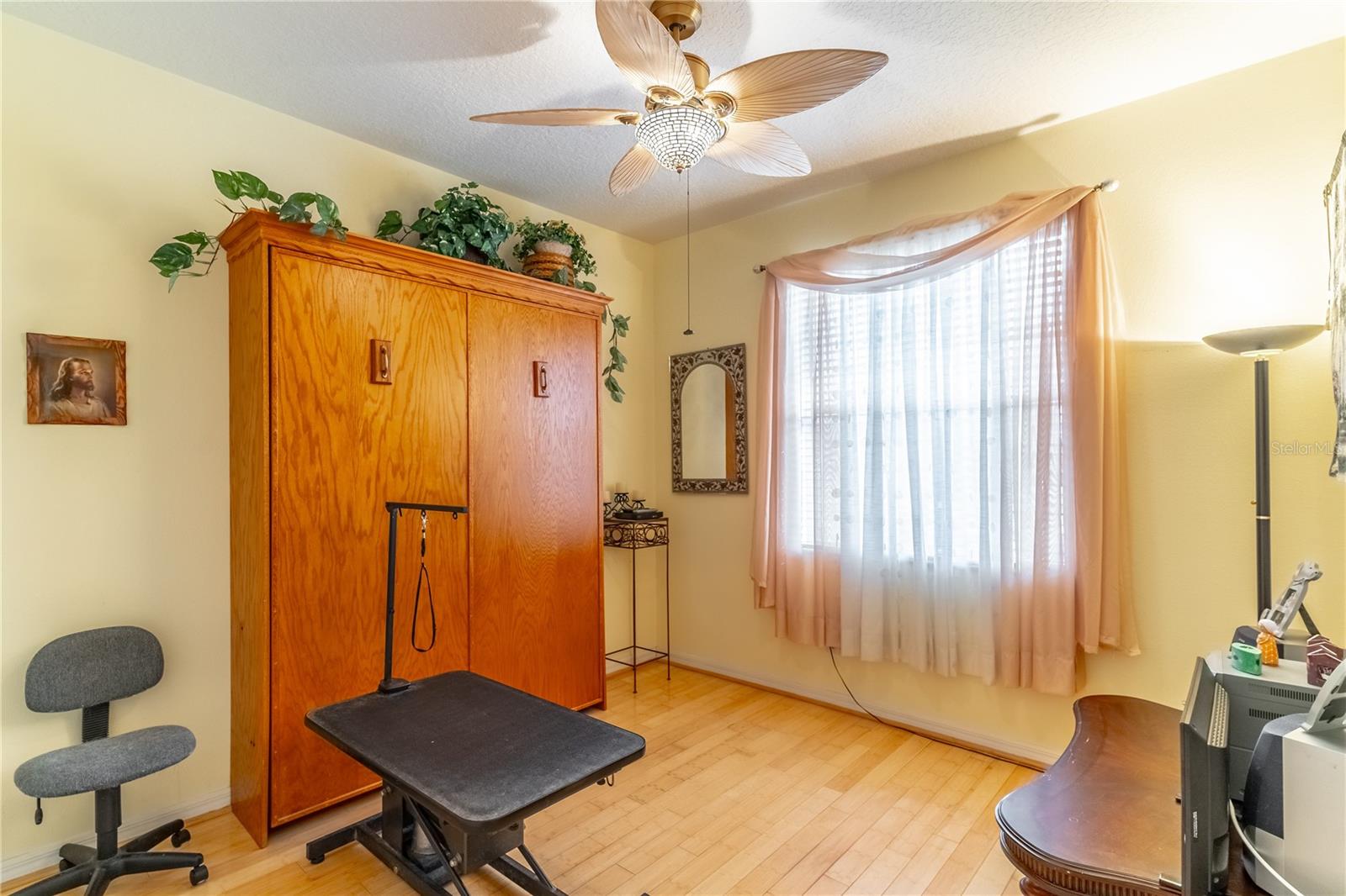 2098 CASCADES COVE DR