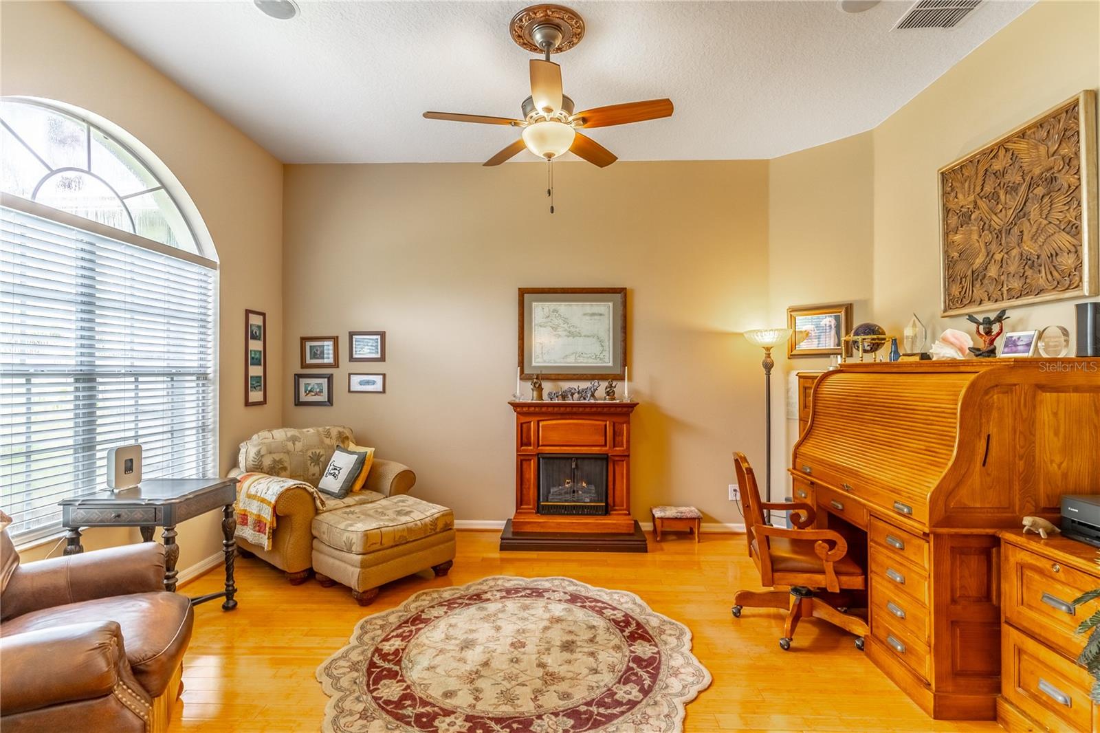 2098 CASCADES COVE DR