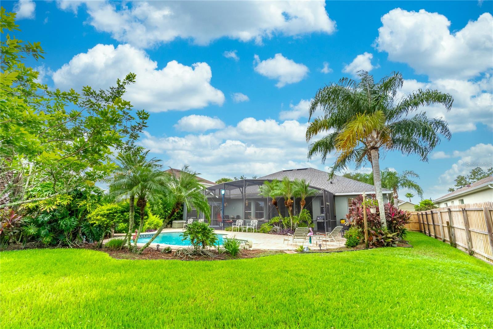 2098 CASCADES COVE DR