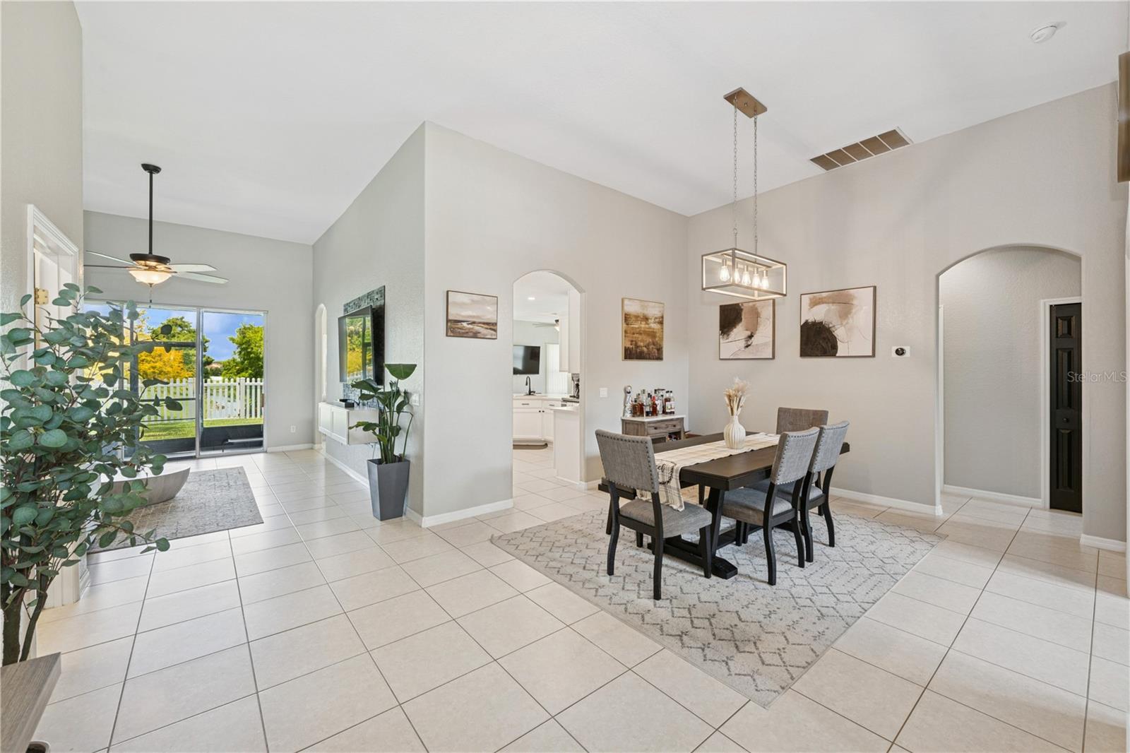 341 LAKE AMBERLEIGH DR