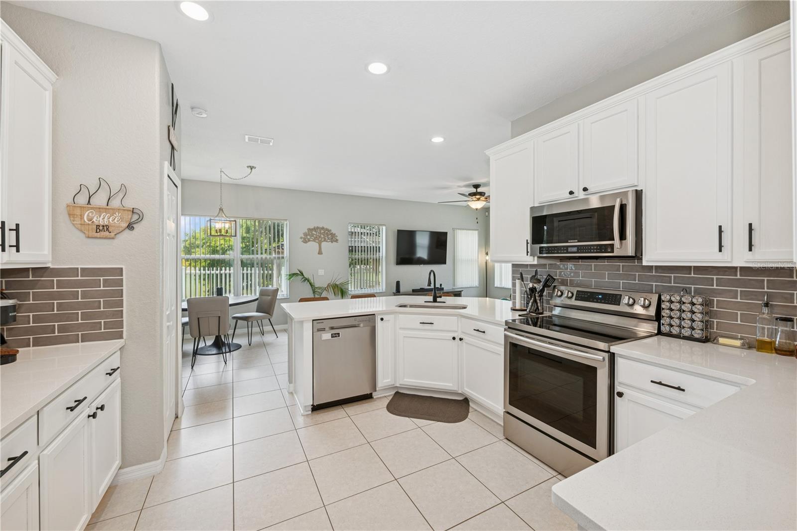 341 LAKE AMBERLEIGH DR