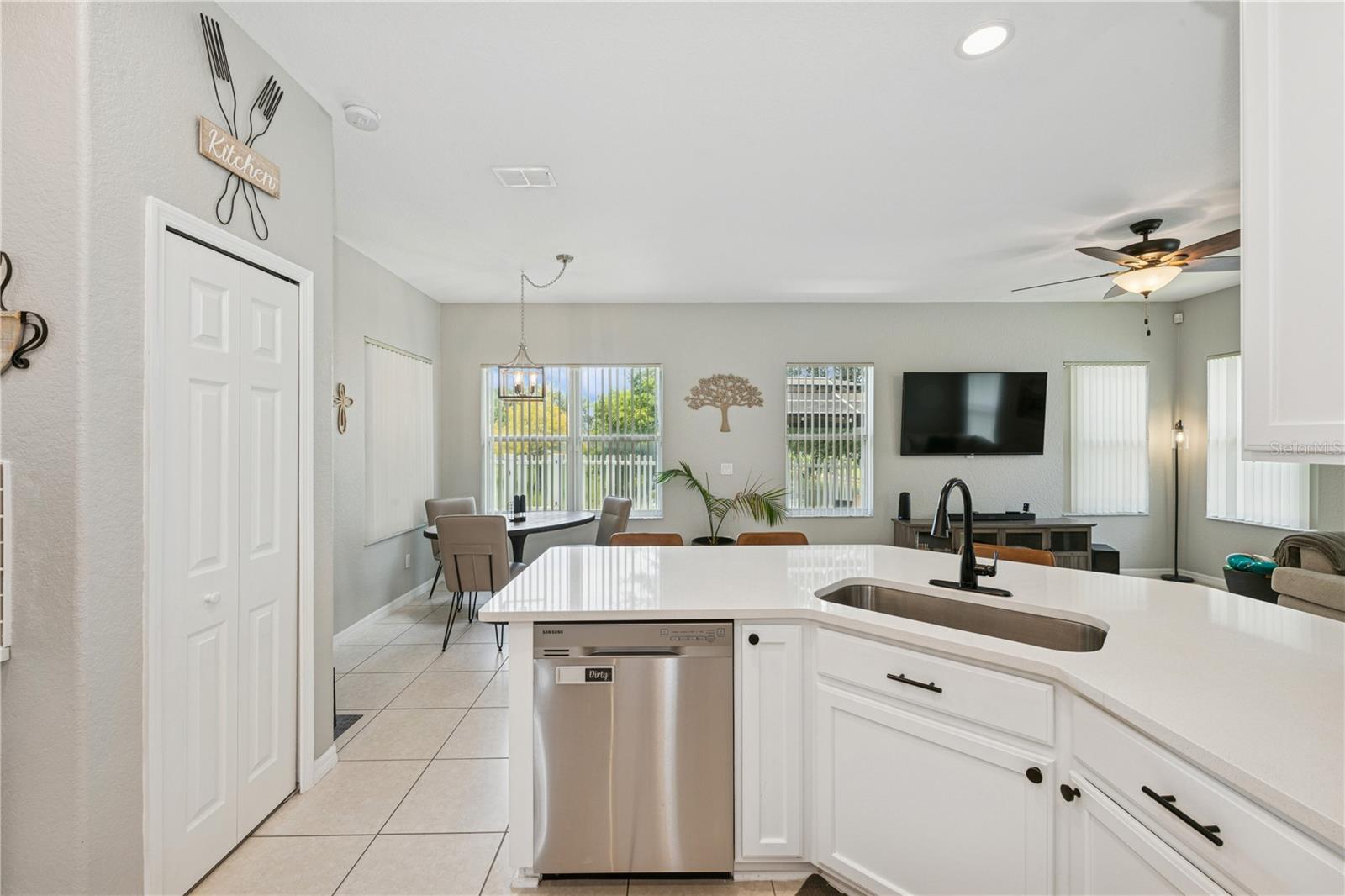 341 LAKE AMBERLEIGH DR