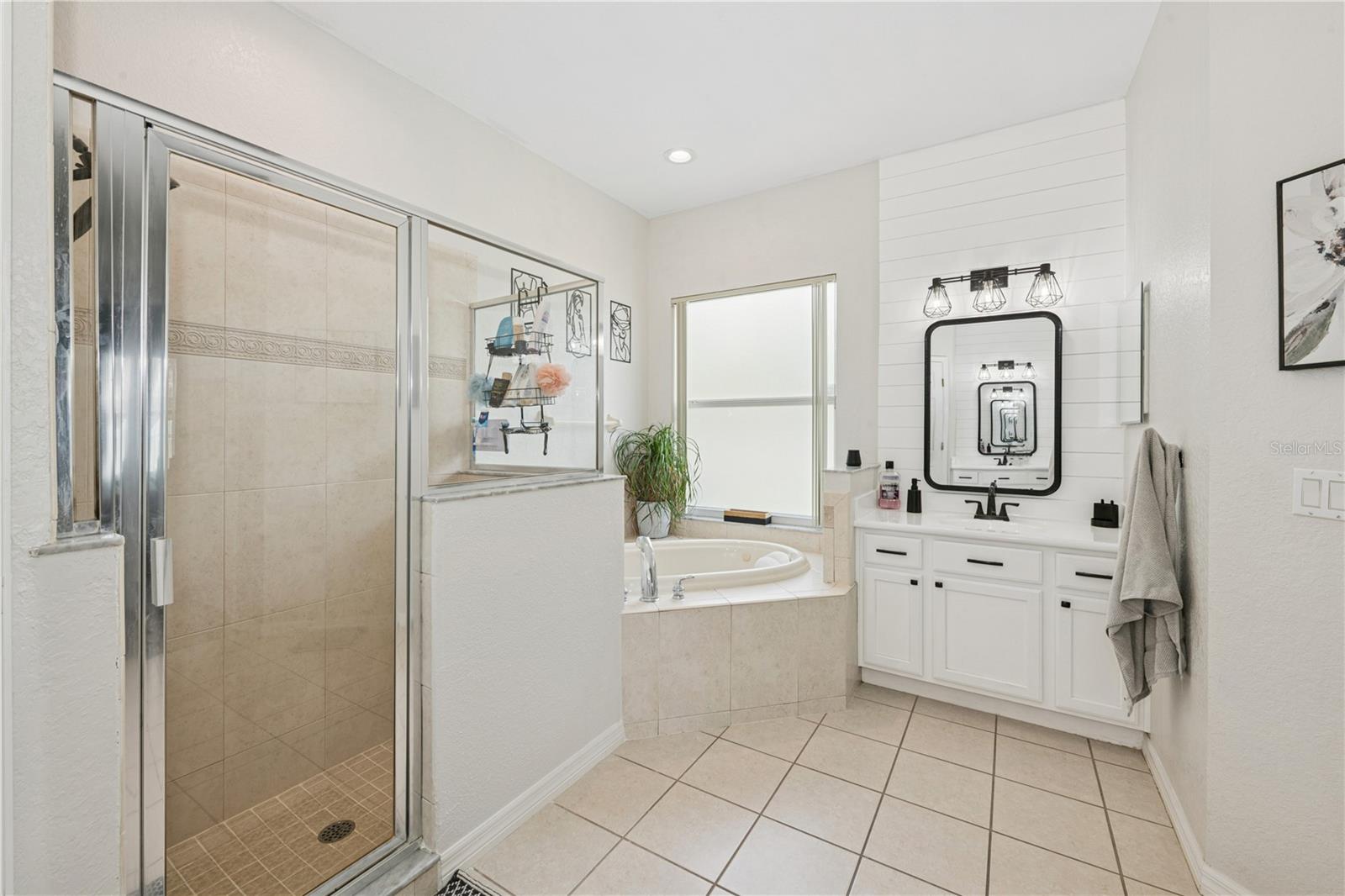 341 LAKE AMBERLEIGH DR