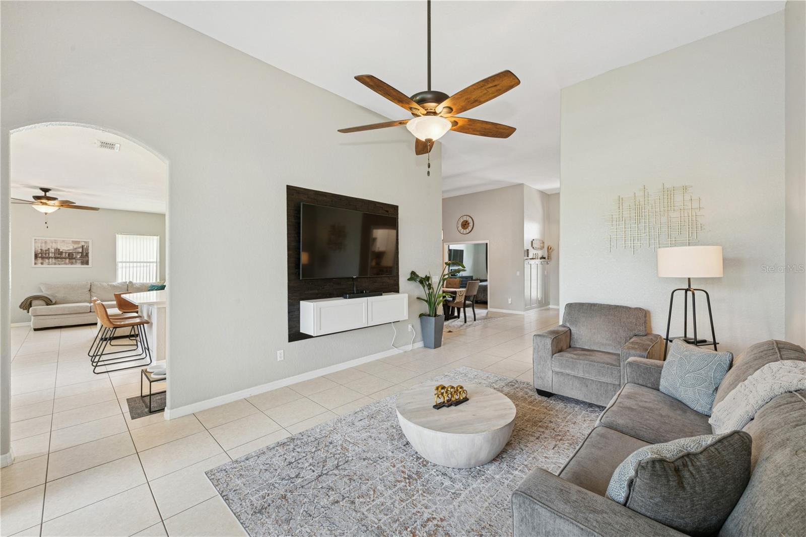 341 LAKE AMBERLEIGH DR