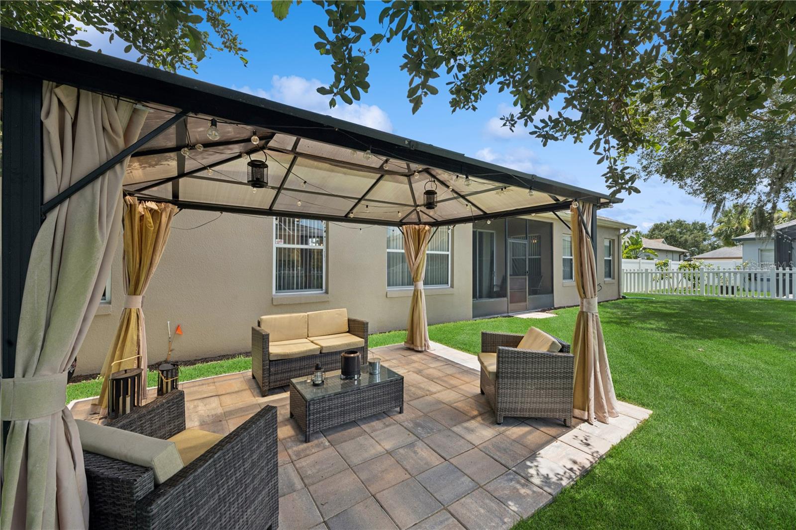 341 LAKE AMBERLEIGH DR