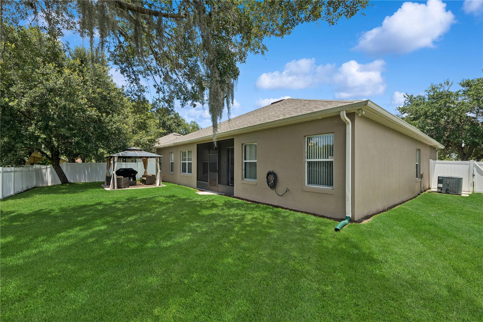 341 LAKE AMBERLEIGH DR