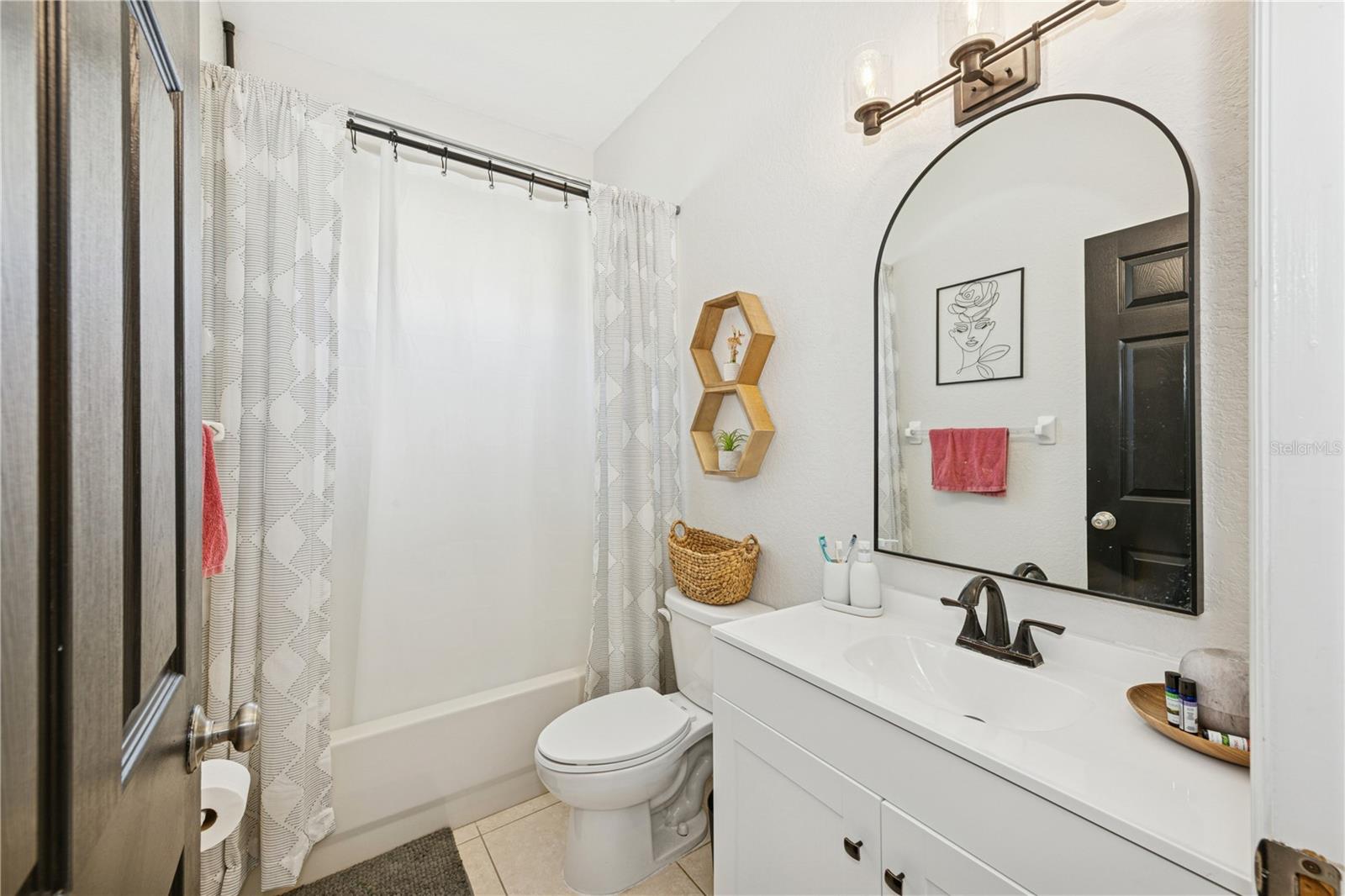 341 LAKE AMBERLEIGH DR