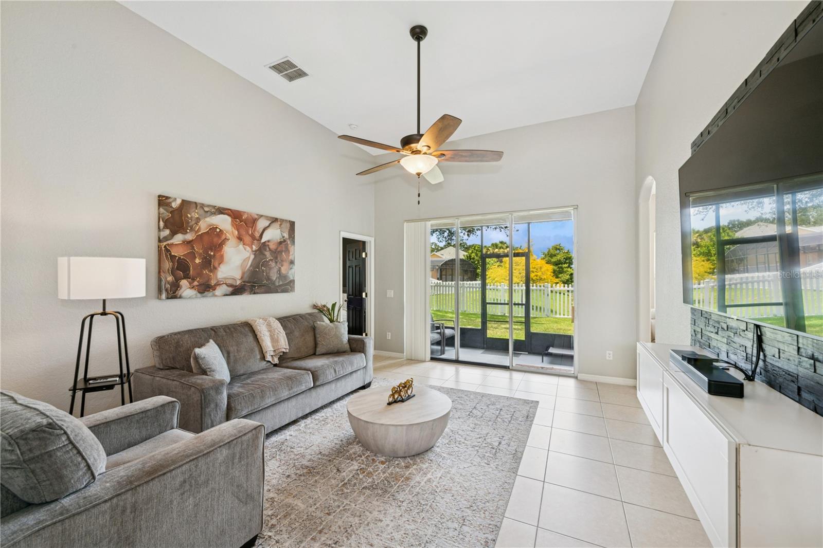 341 LAKE AMBERLEIGH DR