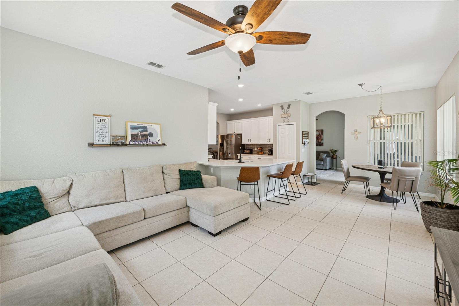 341 LAKE AMBERLEIGH DR