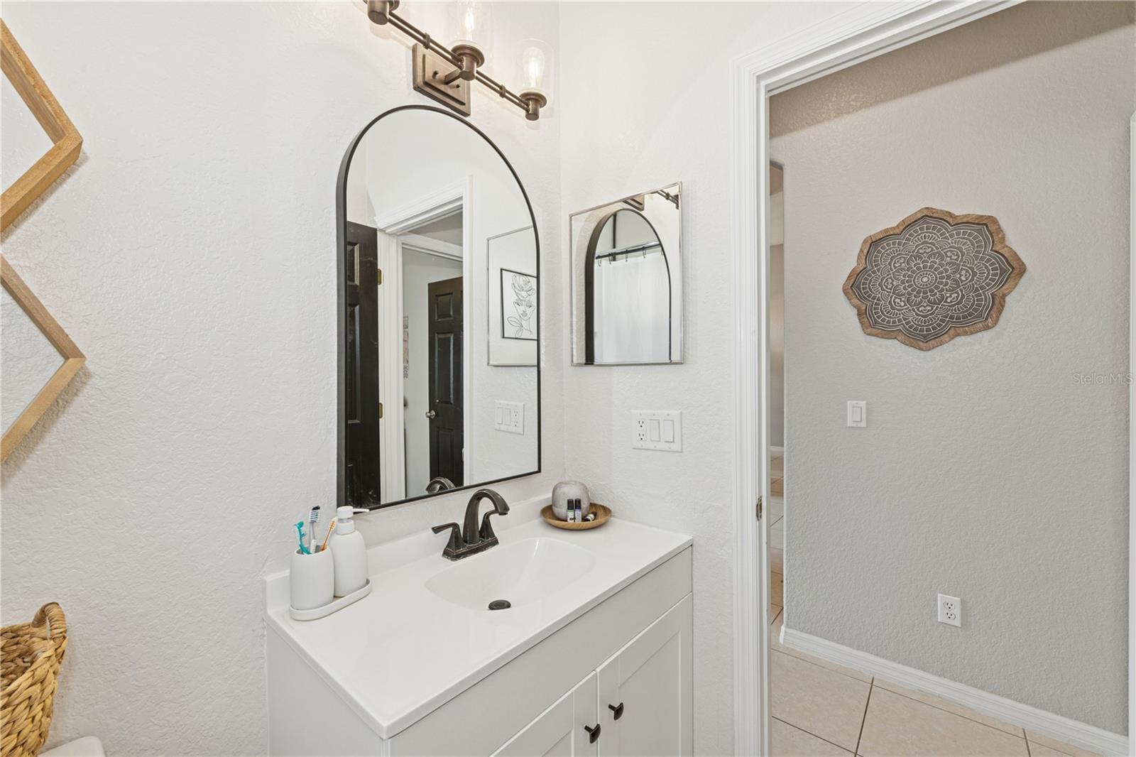 341 LAKE AMBERLEIGH DR