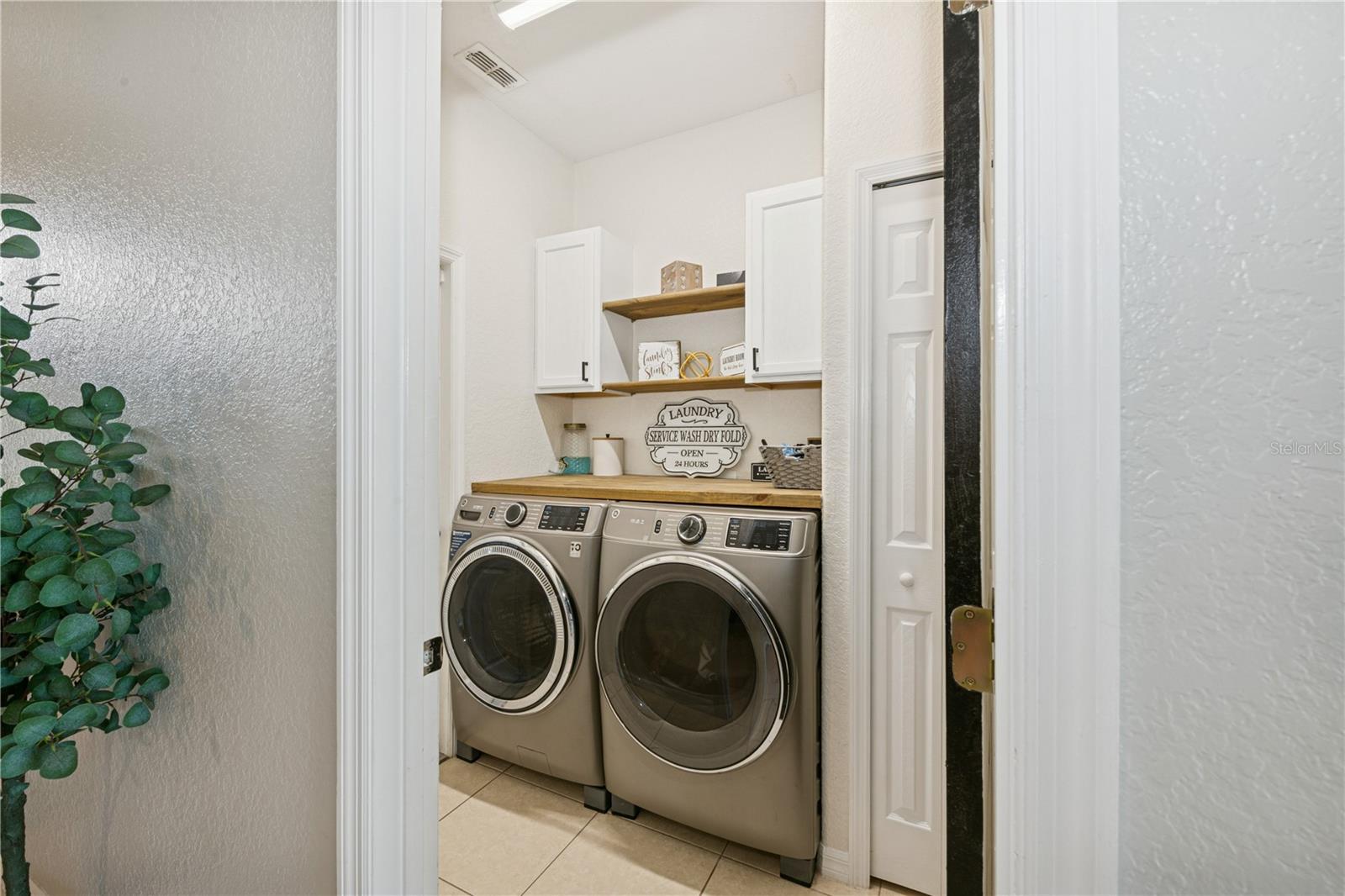 341 LAKE AMBERLEIGH DR