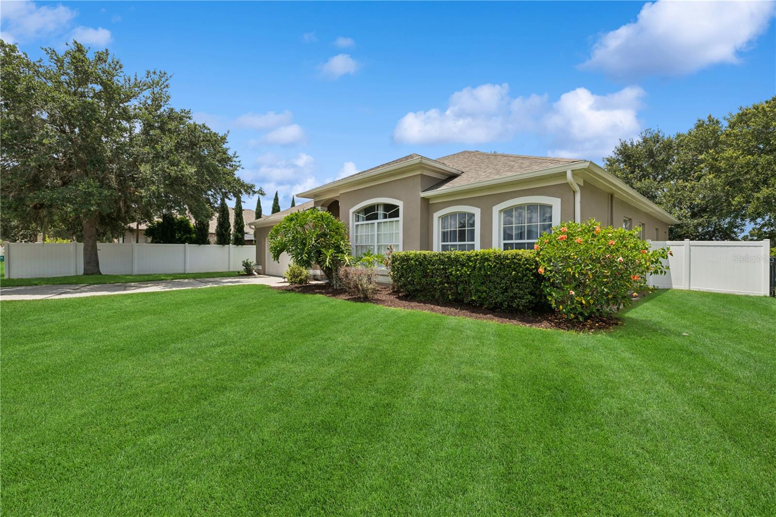 341 LAKE AMBERLEIGH DR