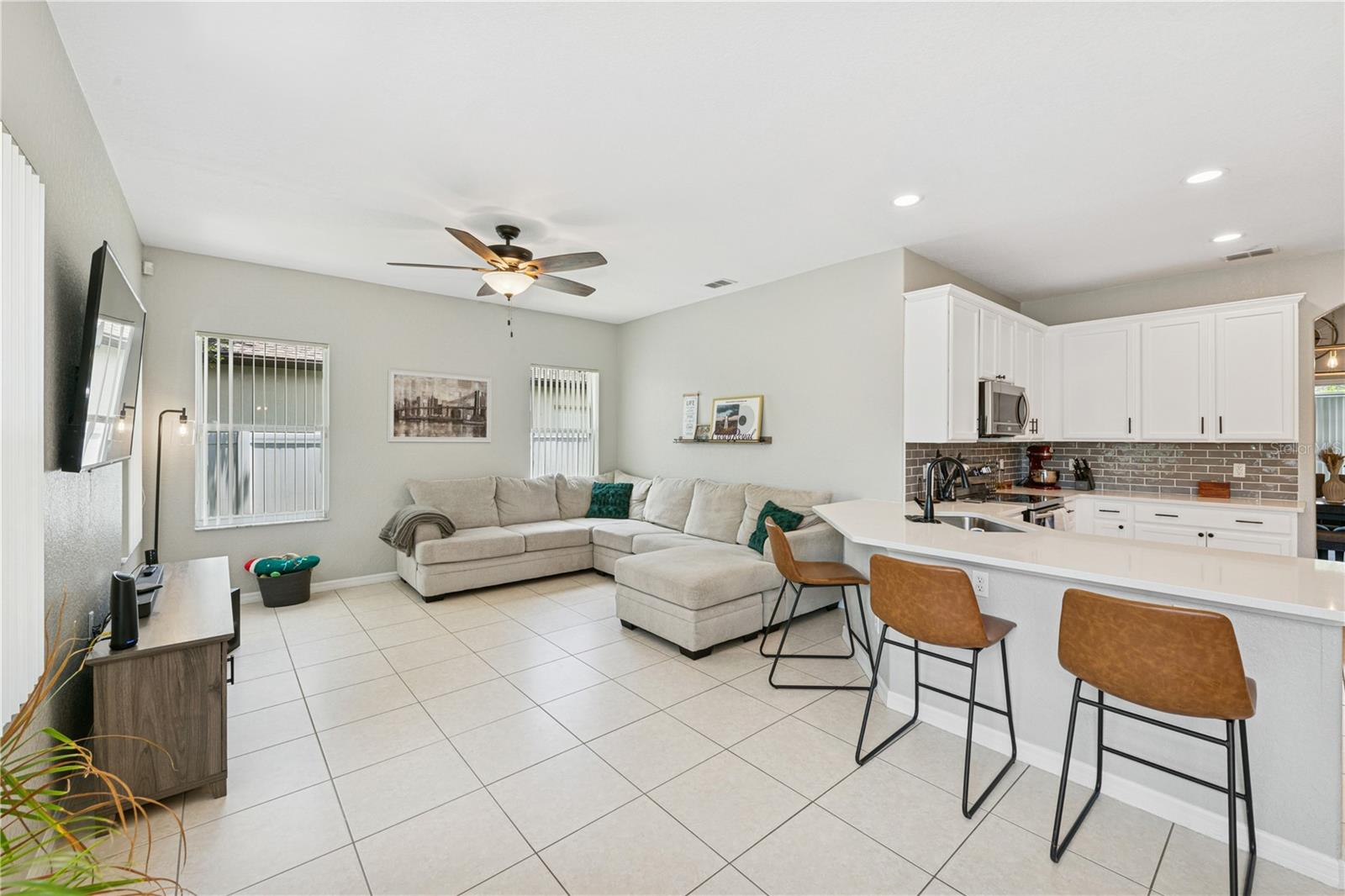 341 LAKE AMBERLEIGH DR