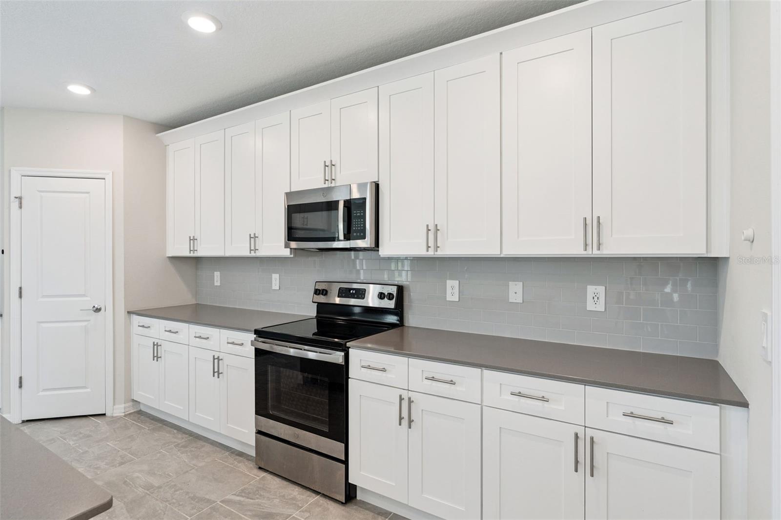 2932 MULLER OAK LOOP
