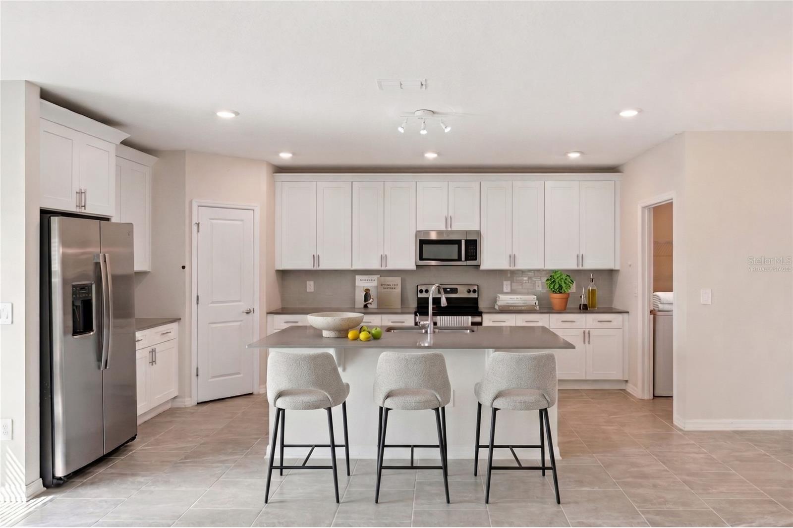 2932 MULLER OAK LOOP