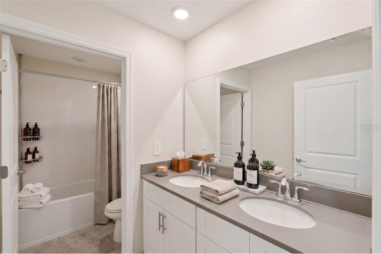 2932 MULLER OAK LOOP