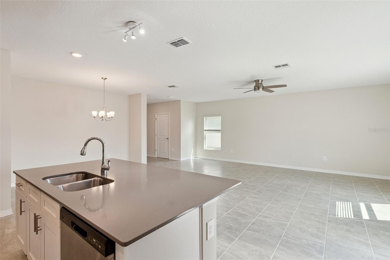 2932 MULLER OAK LOOP