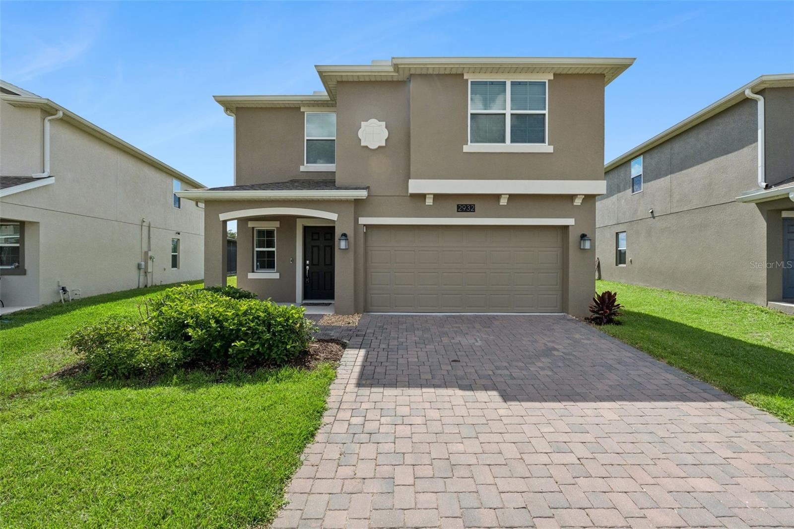 2932 MULLER OAK LOOP