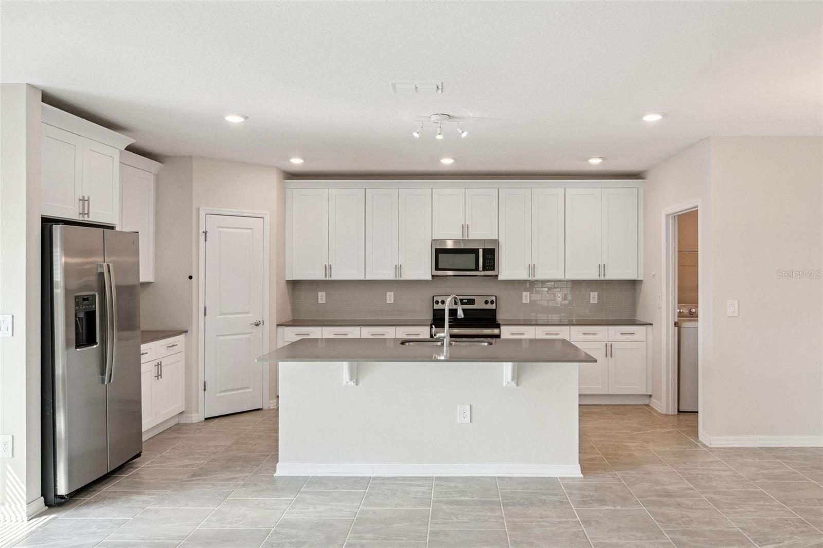 2932 MULLER OAK LOOP