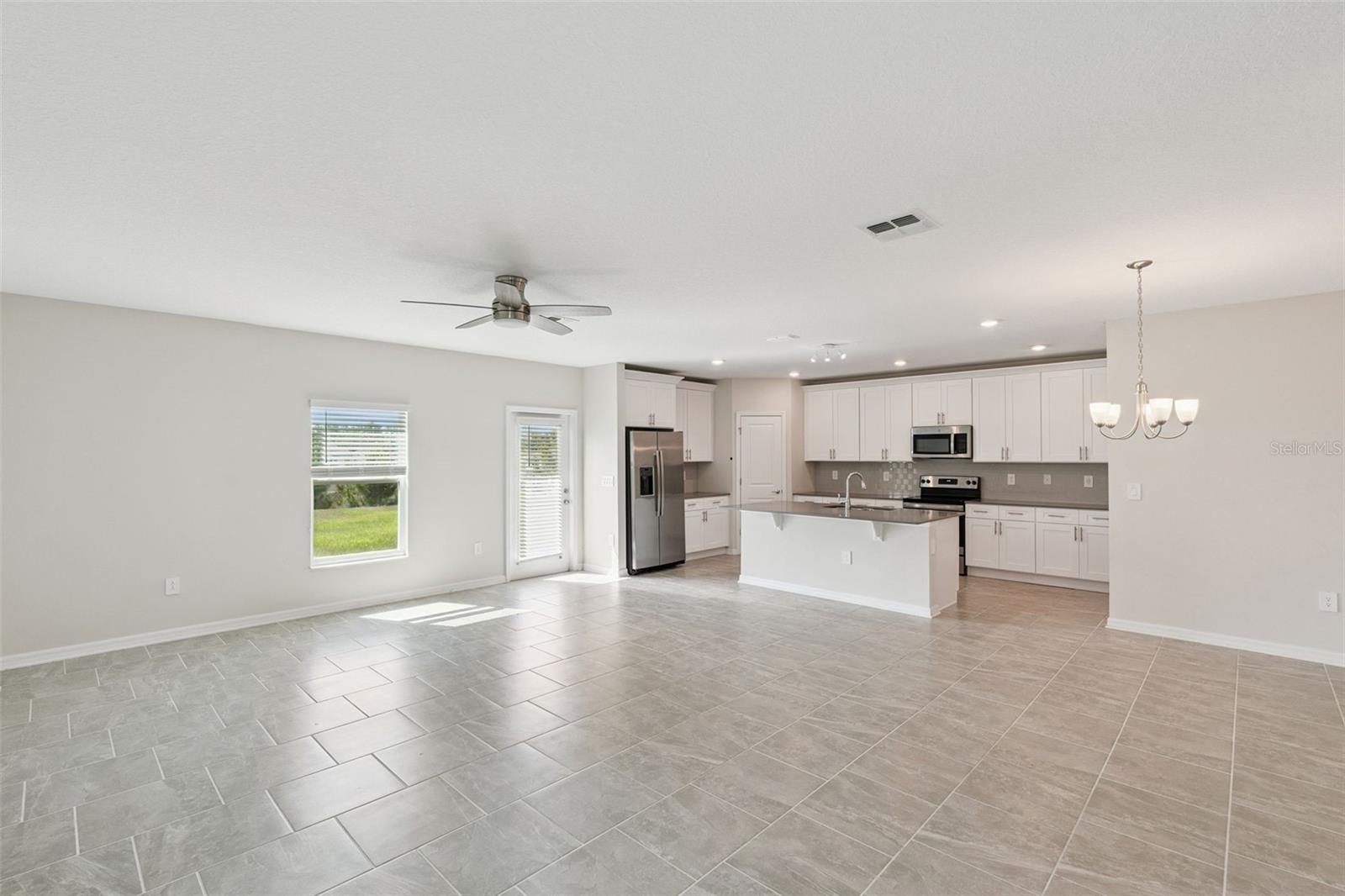 2932 MULLER OAK LOOP