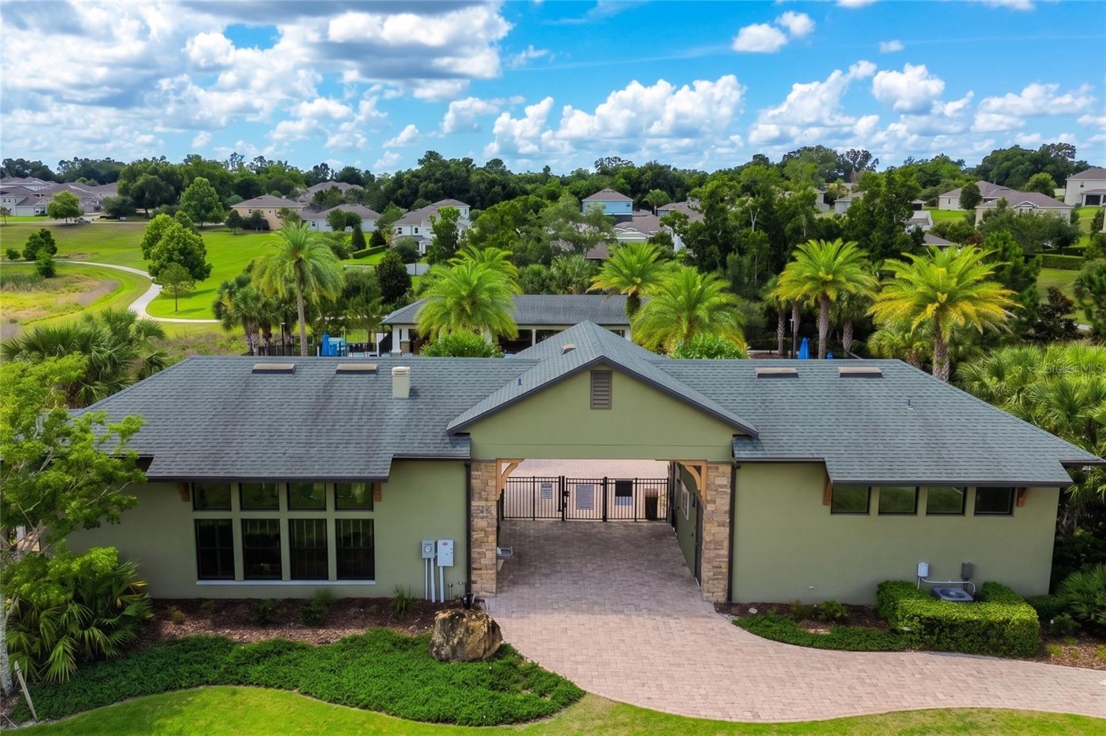 2932 MULLER OAK LOOP