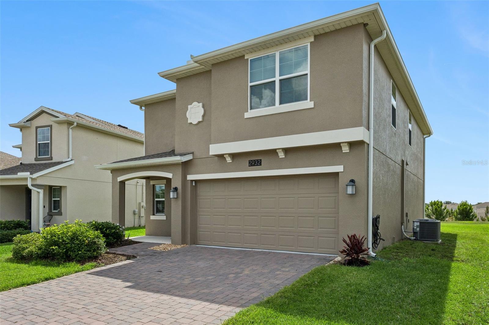 2932 MULLER OAK LOOP
