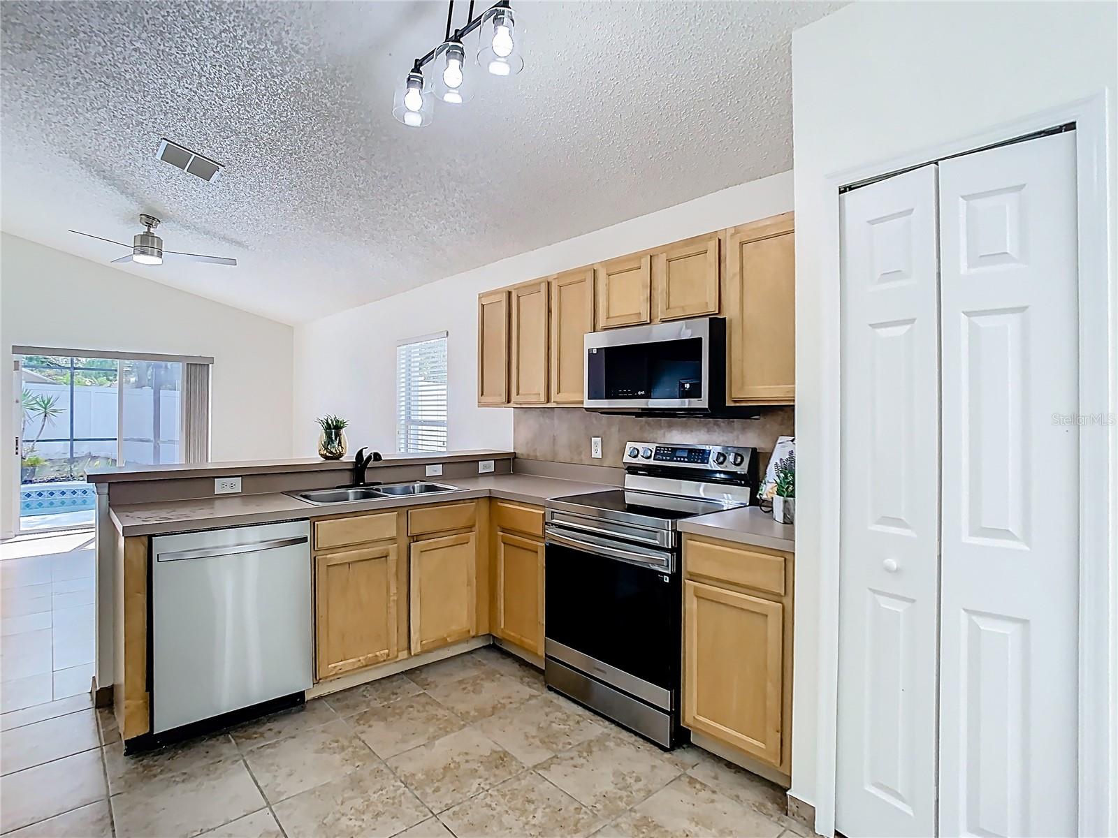 1851 HAMMOCK MOSS DR