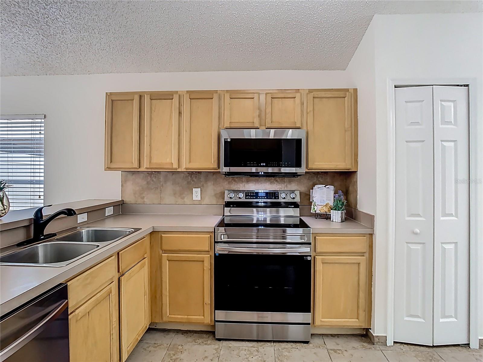 1851 HAMMOCK MOSS DR