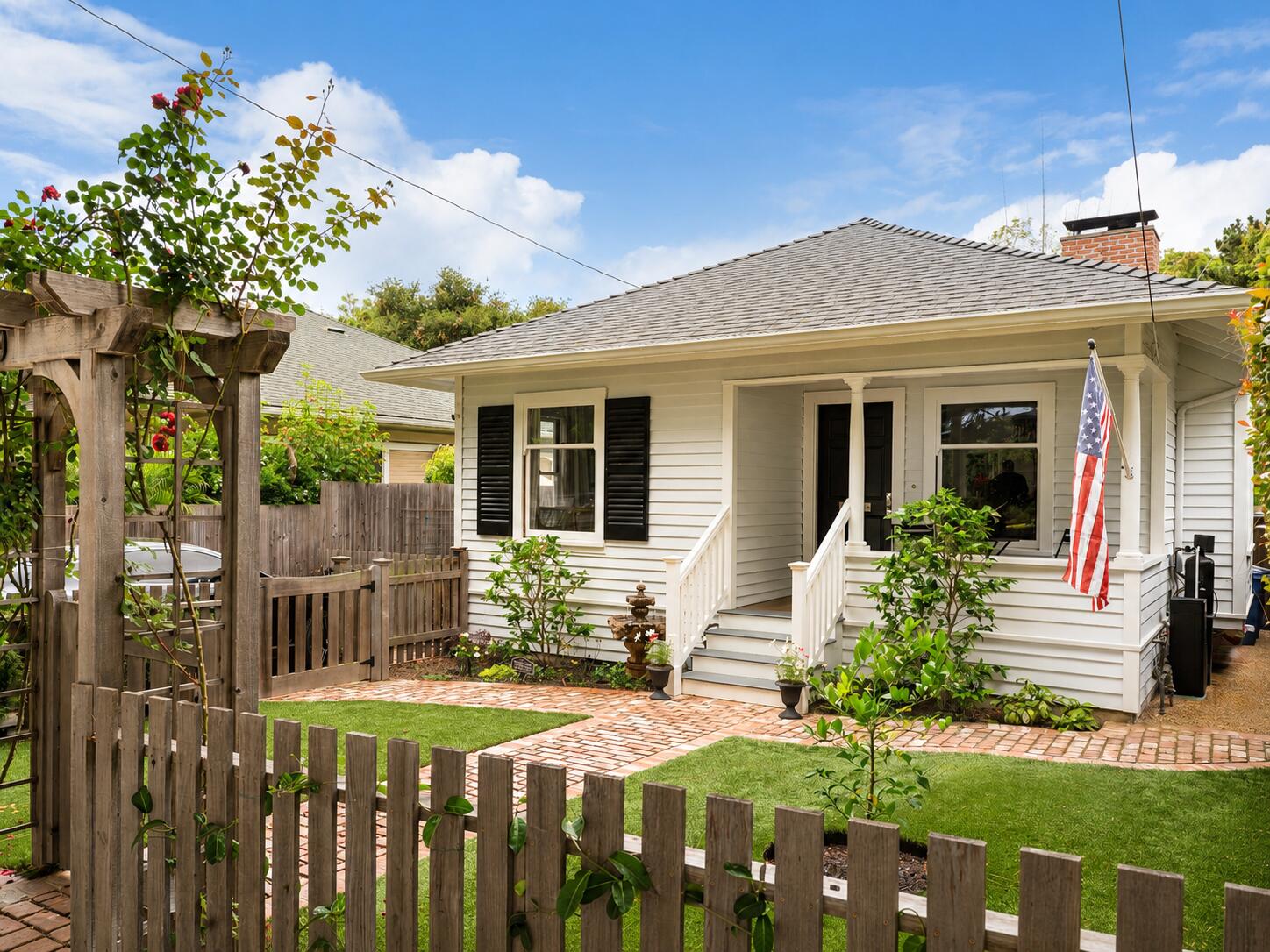 1529 De La Vina Street
