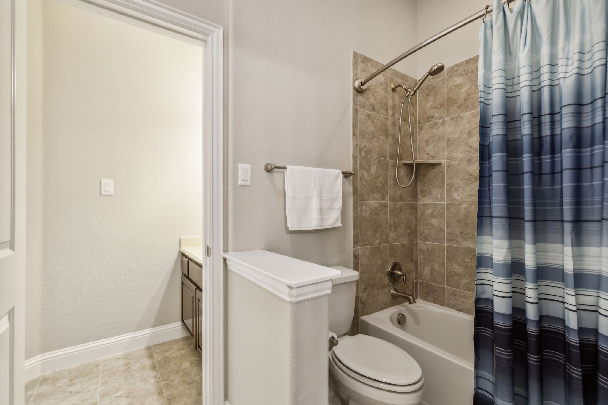 2537 Lakebend Drive