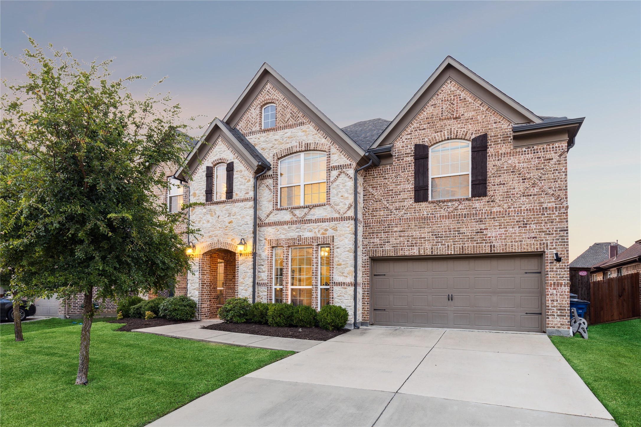 2537 Lakebend Drive