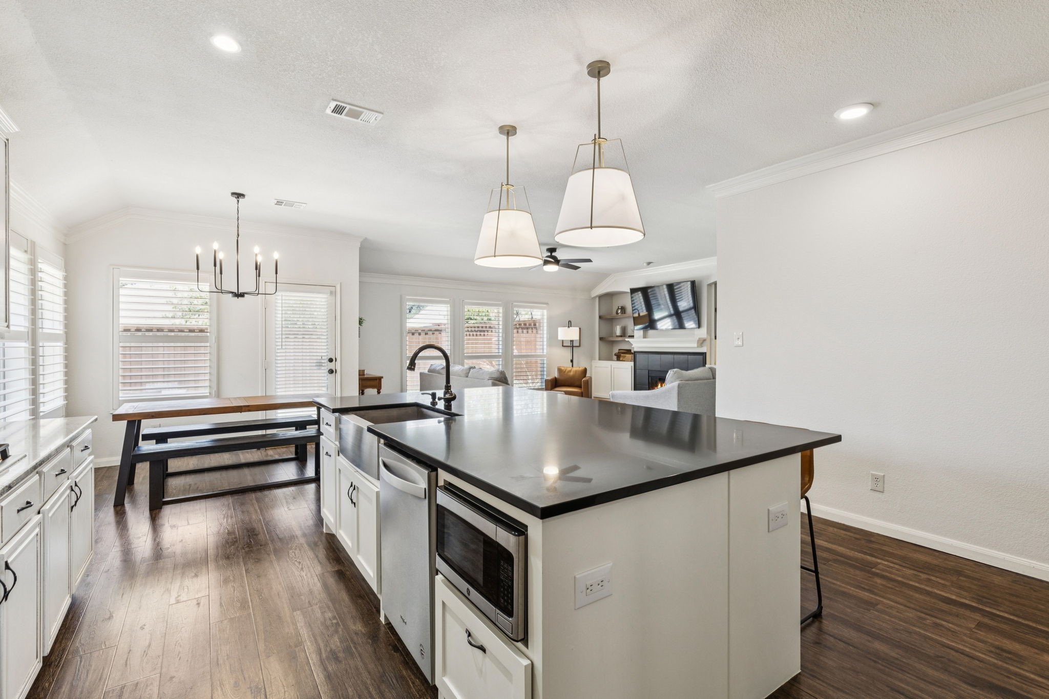 7716 Glenoaks Drive