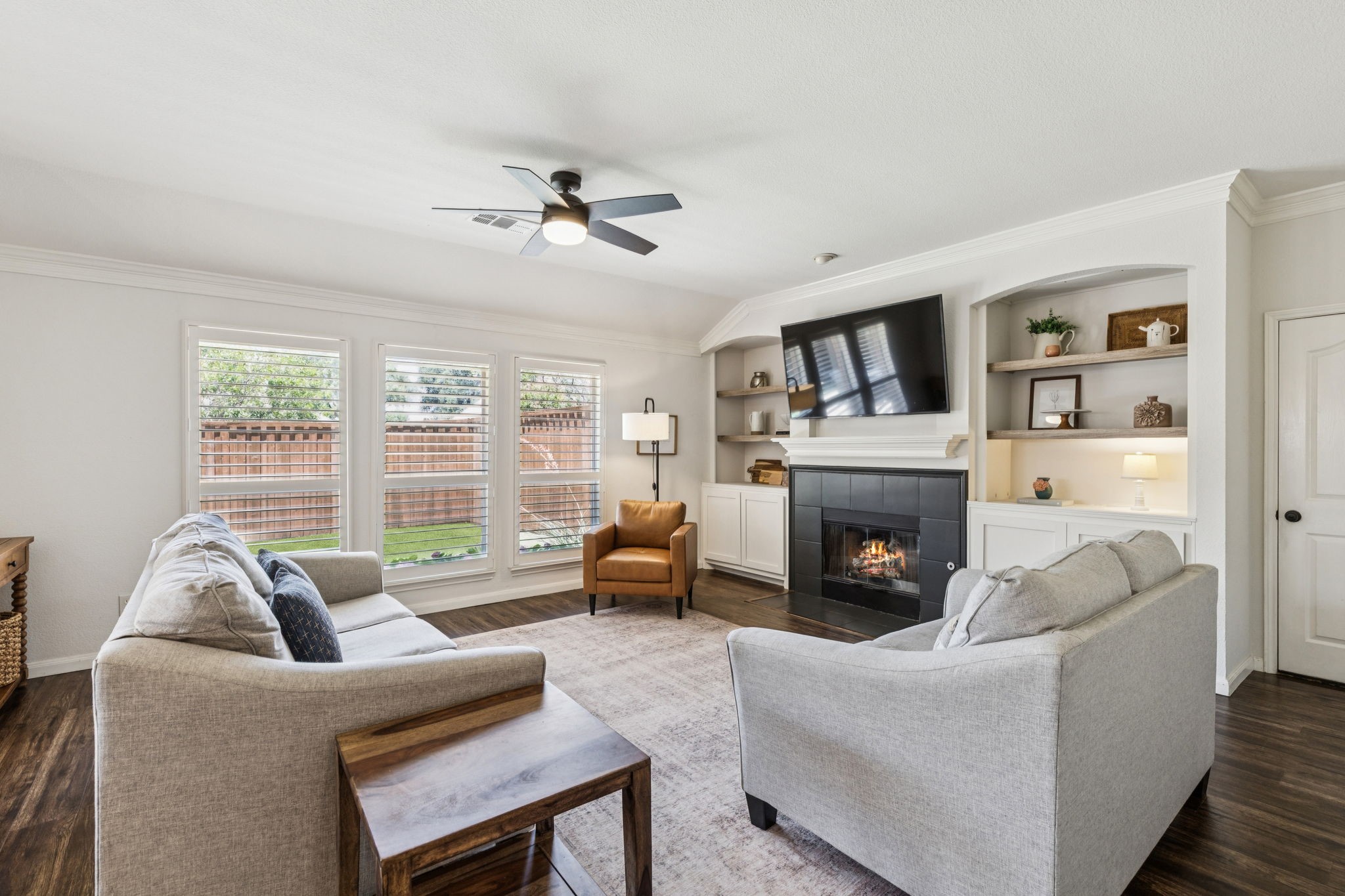 7716 Glenoaks Drive