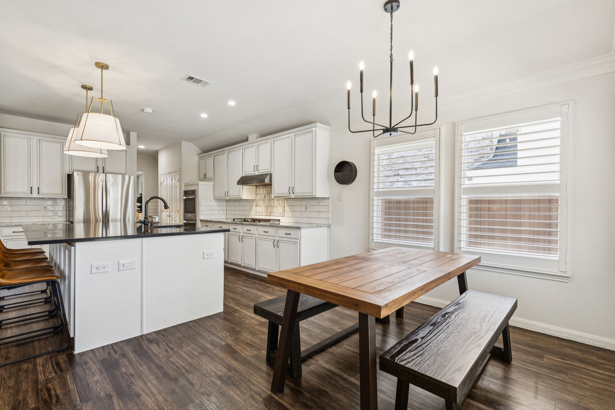 7716 Glenoaks Drive