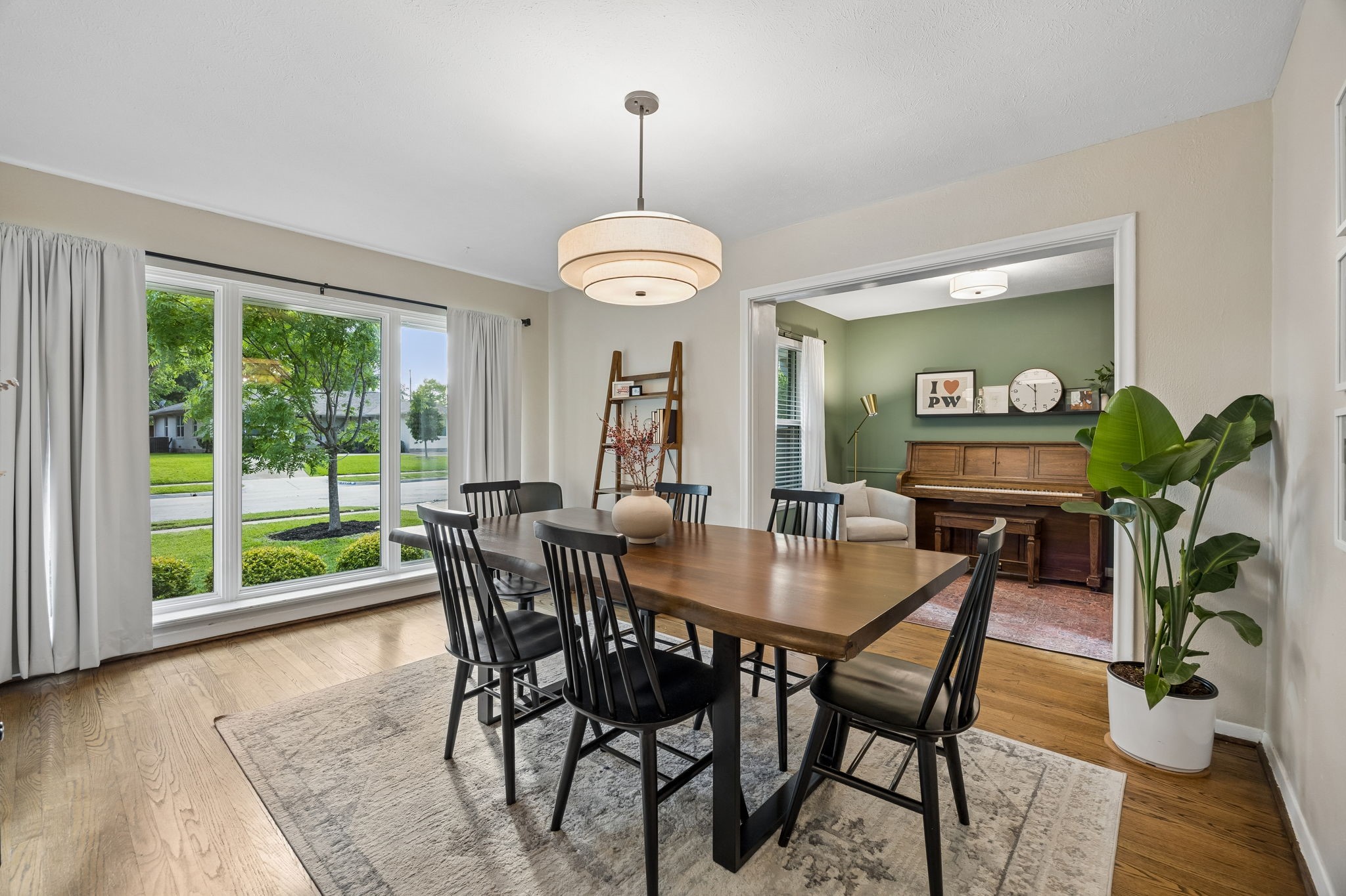 9124 Leaside Drive