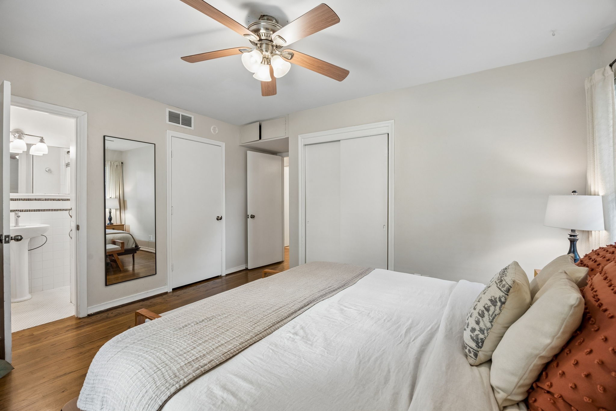 9124 Leaside Drive