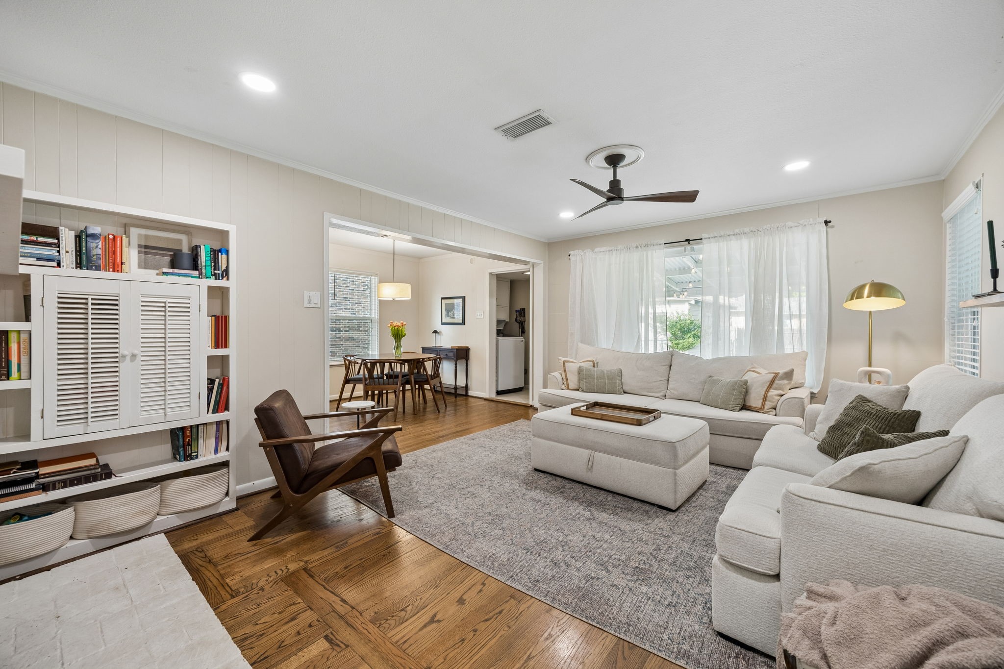 9124 Leaside Drive
