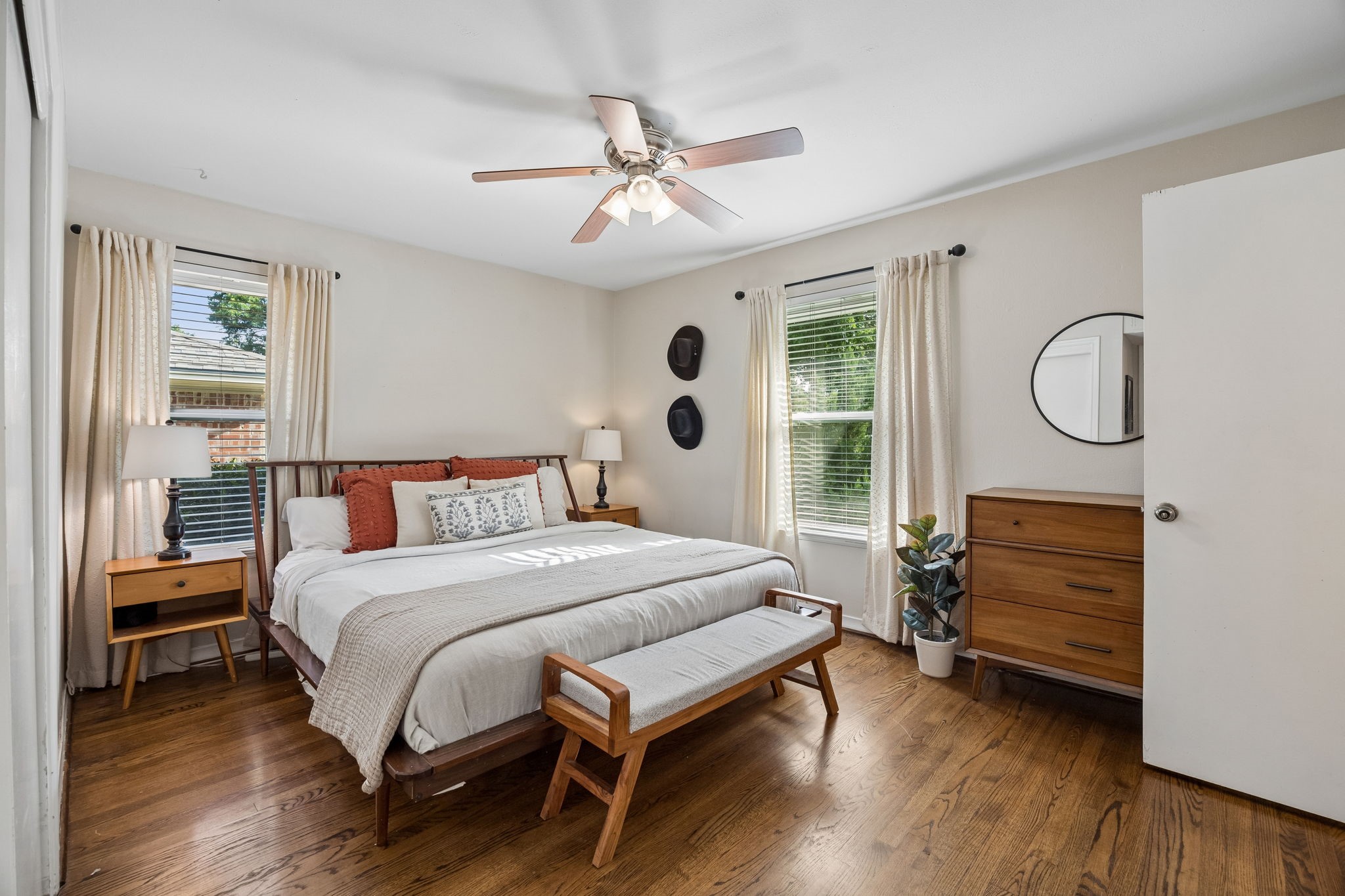 9124 Leaside Drive