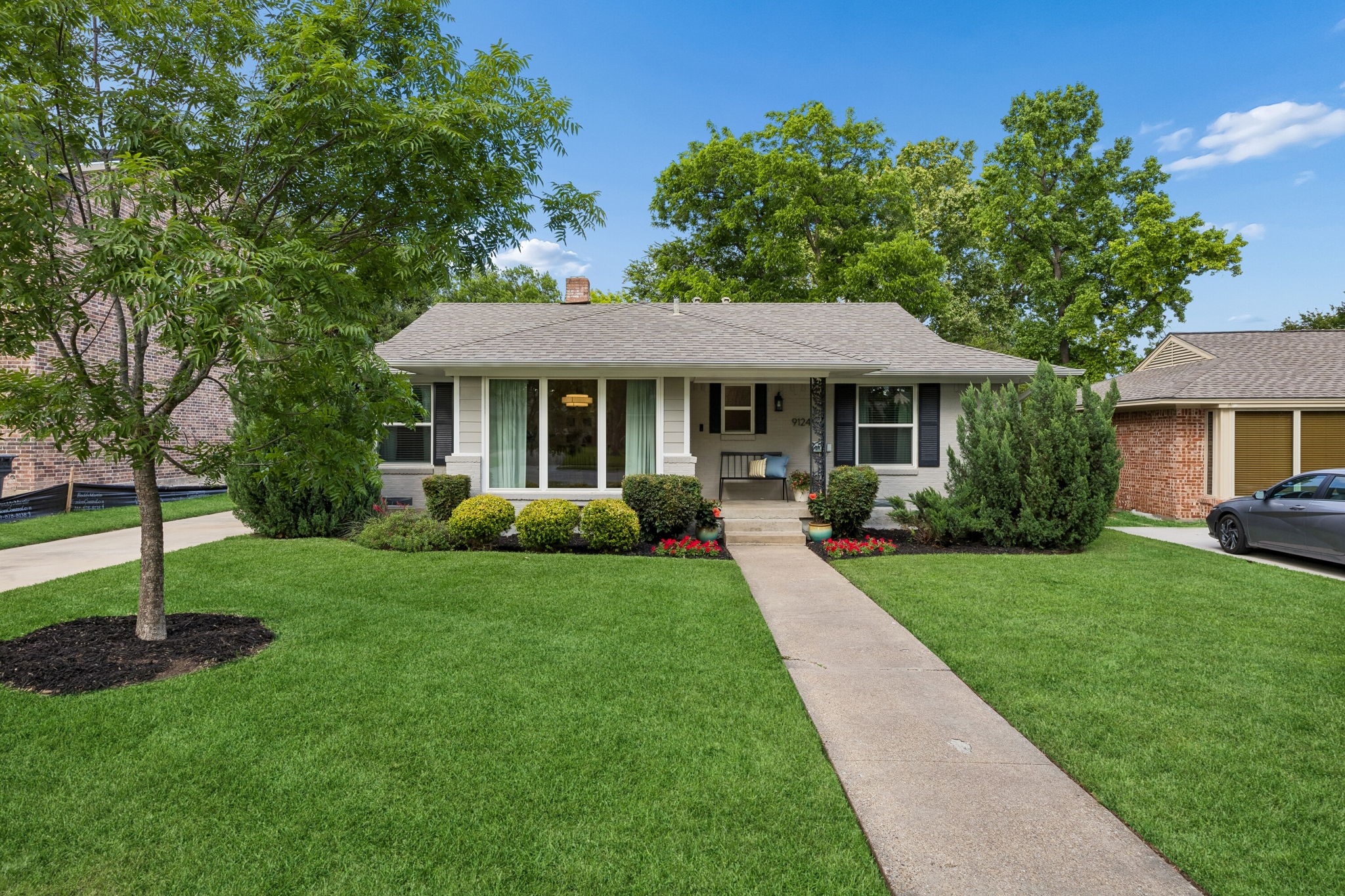 9124 Leaside Drive
