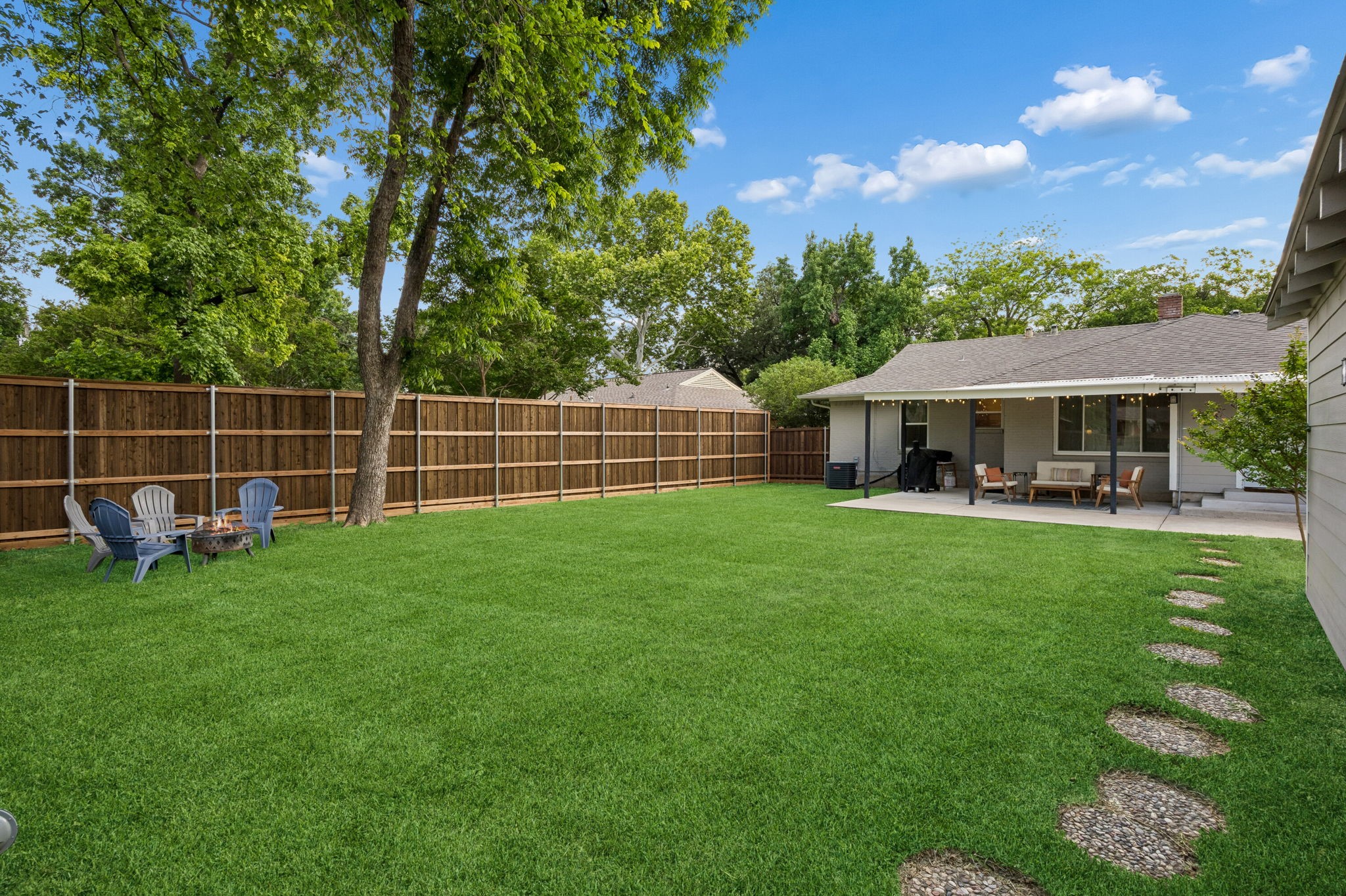 9124 Leaside Drive
