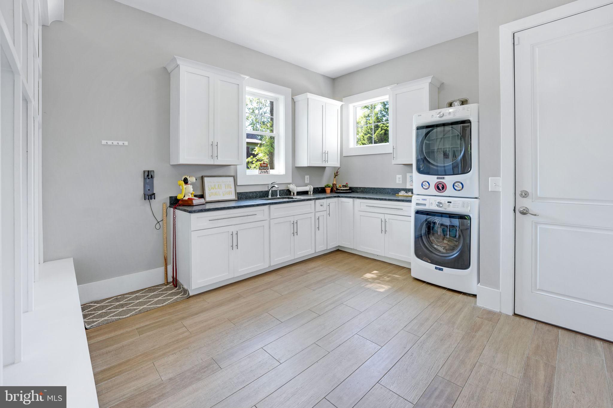 303 TAPAWINGO ROAD SE
