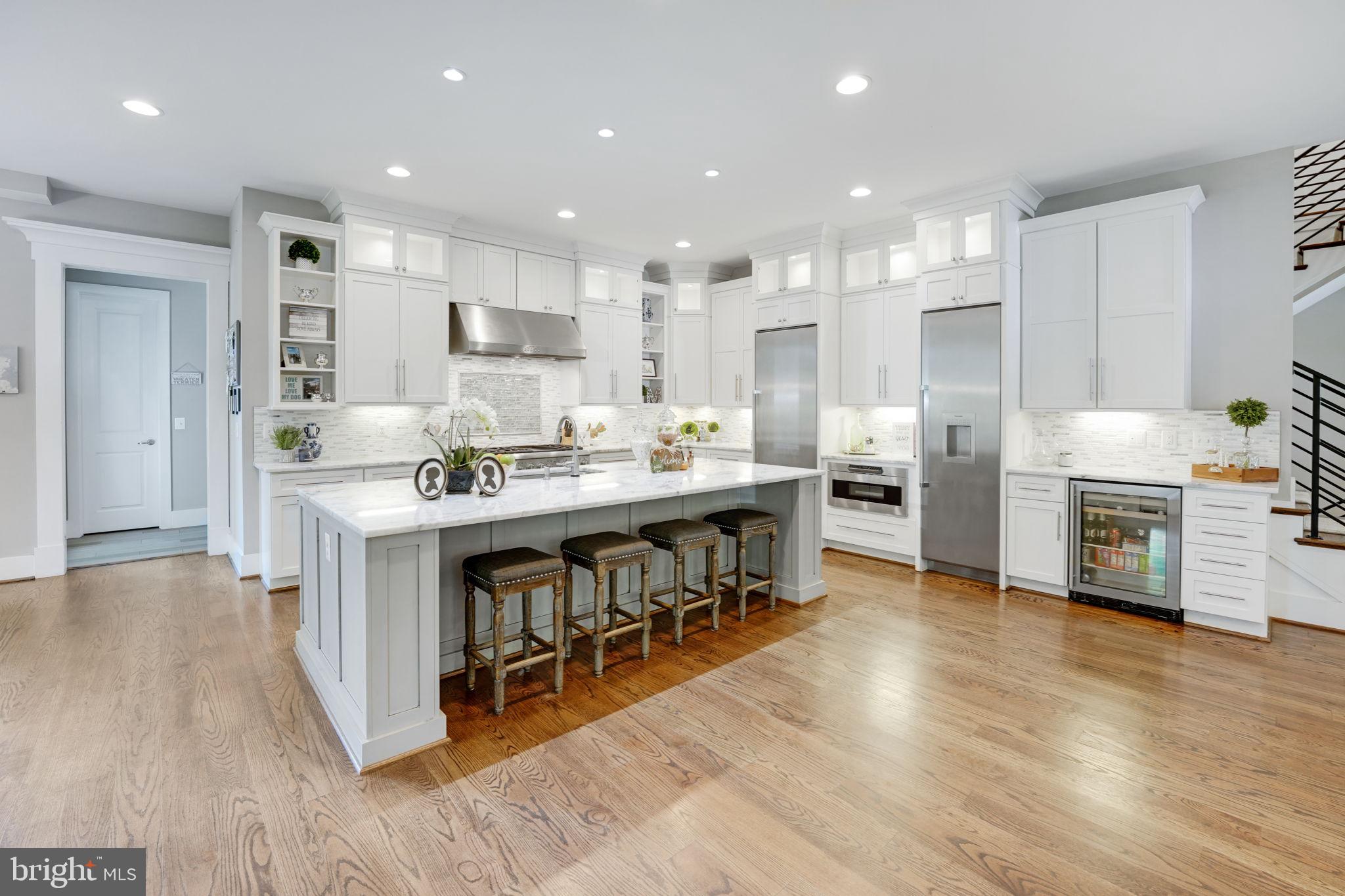 303 TAPAWINGO ROAD SE