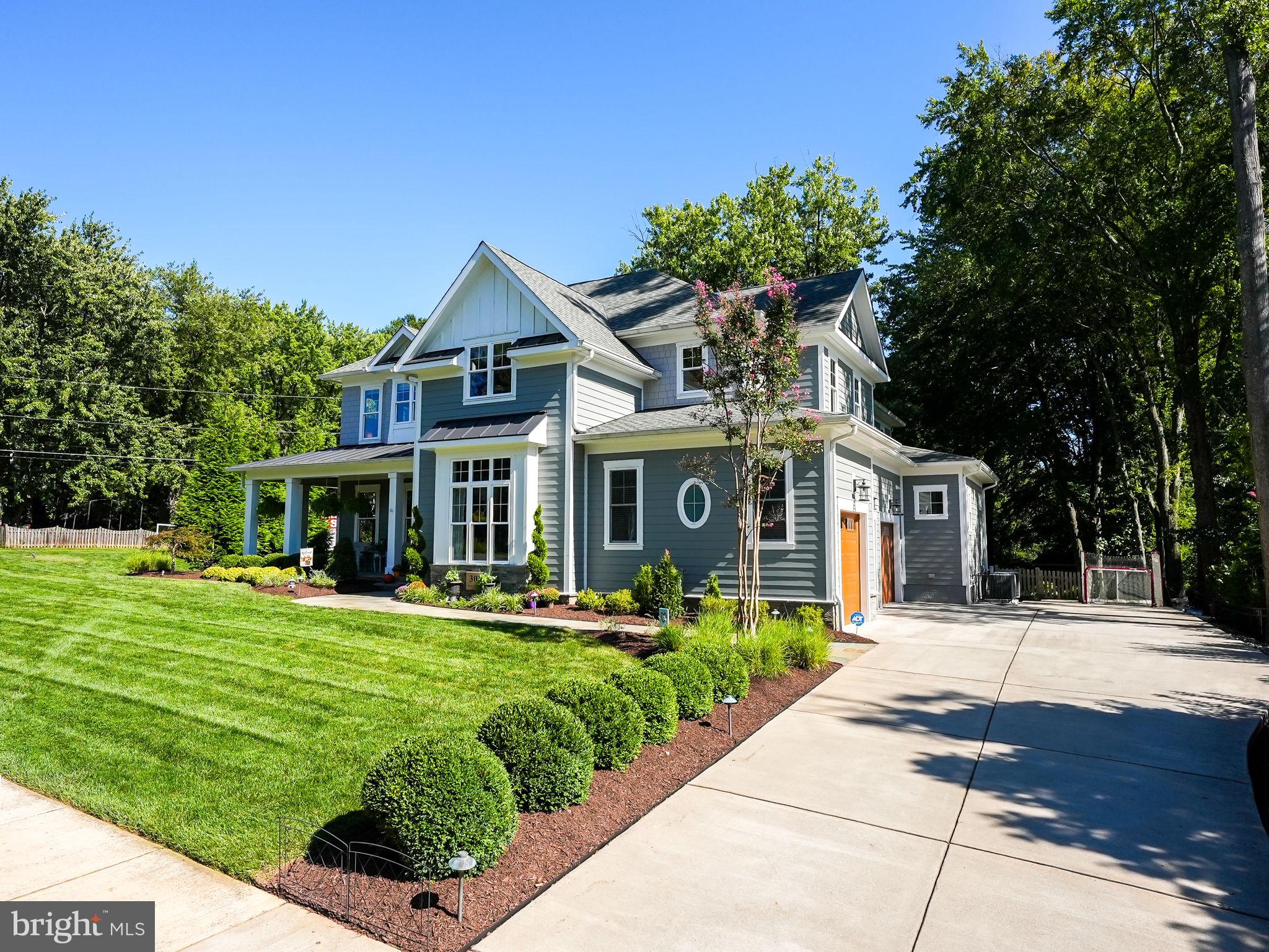 303 TAPAWINGO ROAD SE