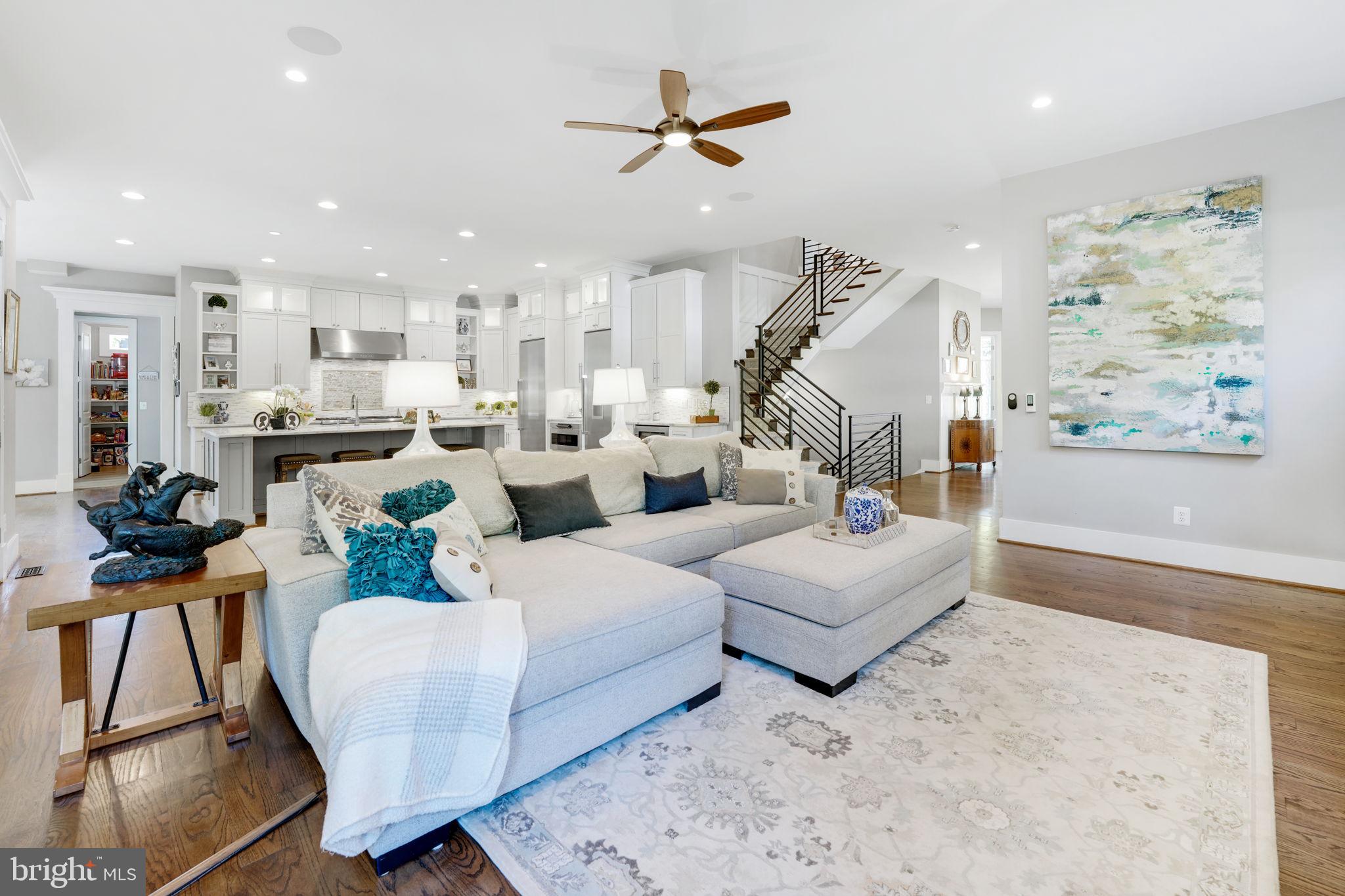 303 TAPAWINGO ROAD SE