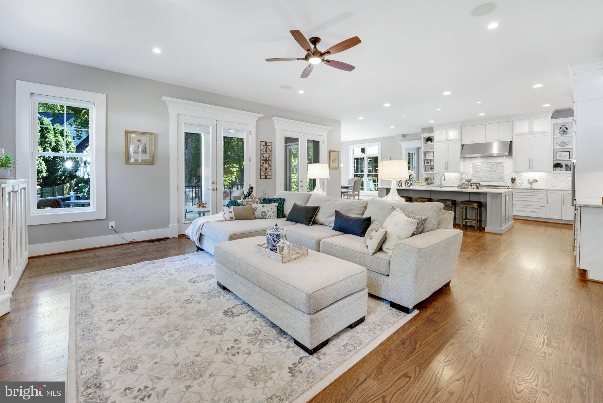 303 TAPAWINGO ROAD SE